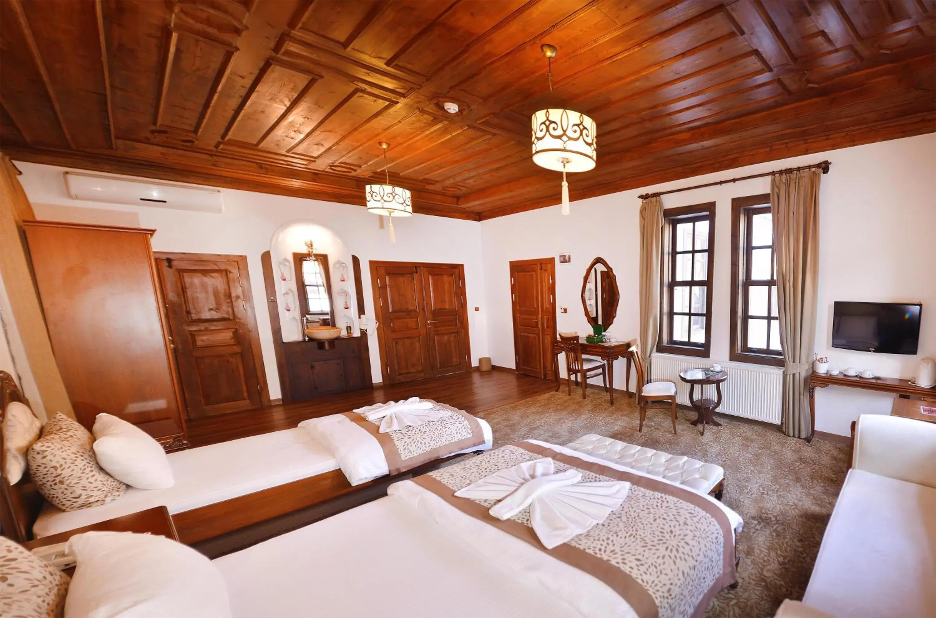 Photo of the whole room, Bed in Uluhan Hotel Photo of the whole room, Bed in Uluhan Hotel