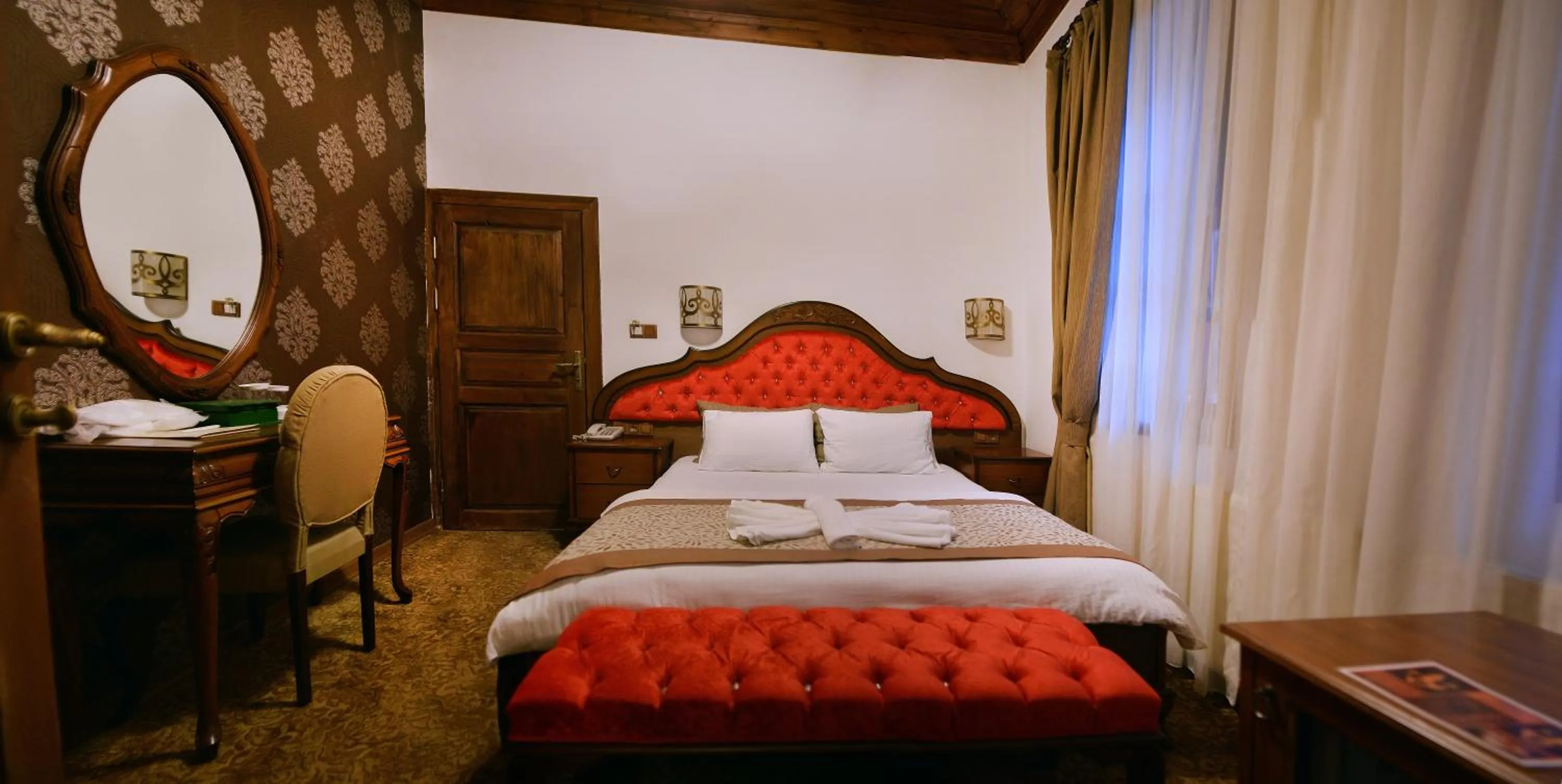 Photo of the whole room, Bed in Uluhan Hotel