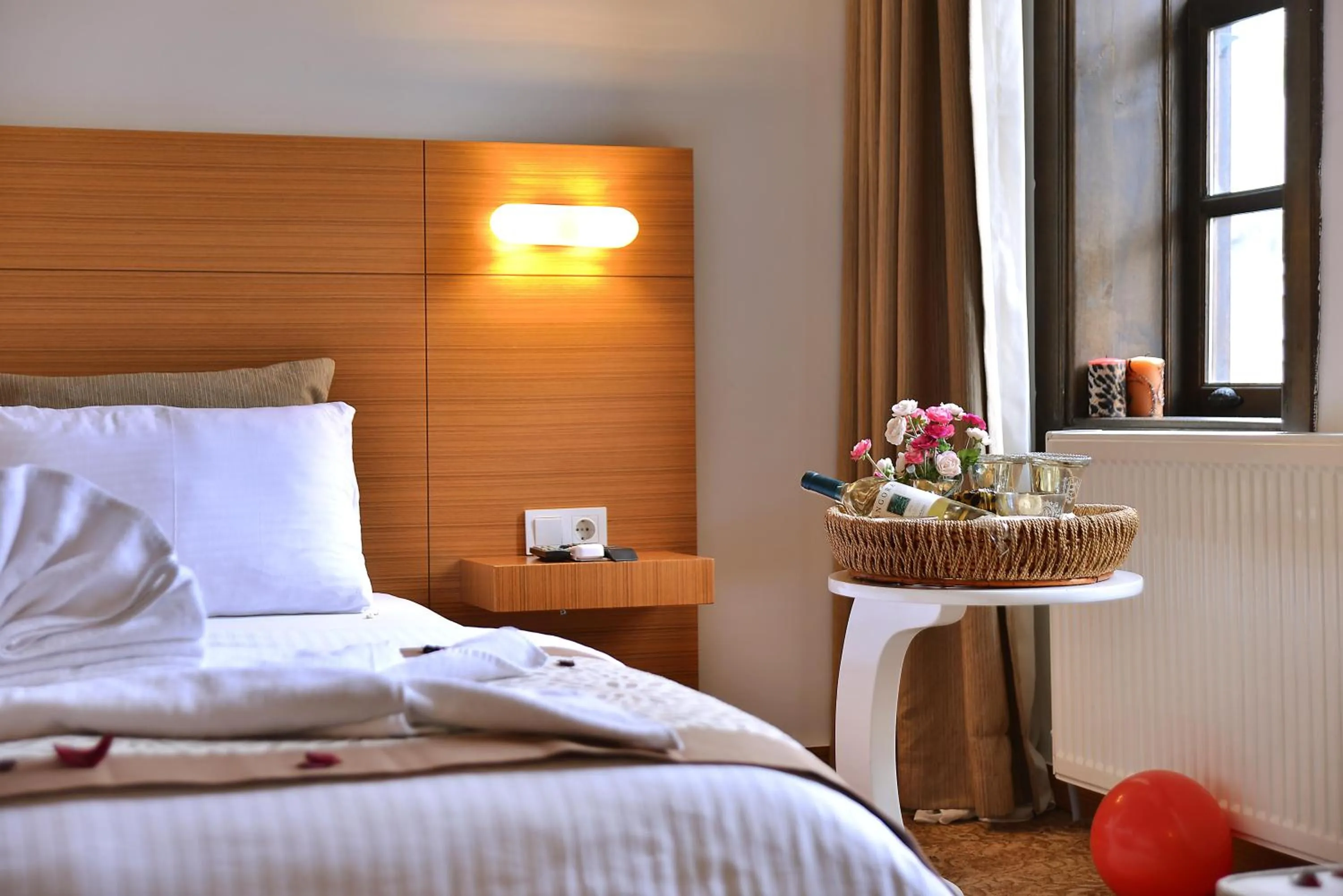 Photo of the whole room, Bed in Uluhan Hotel