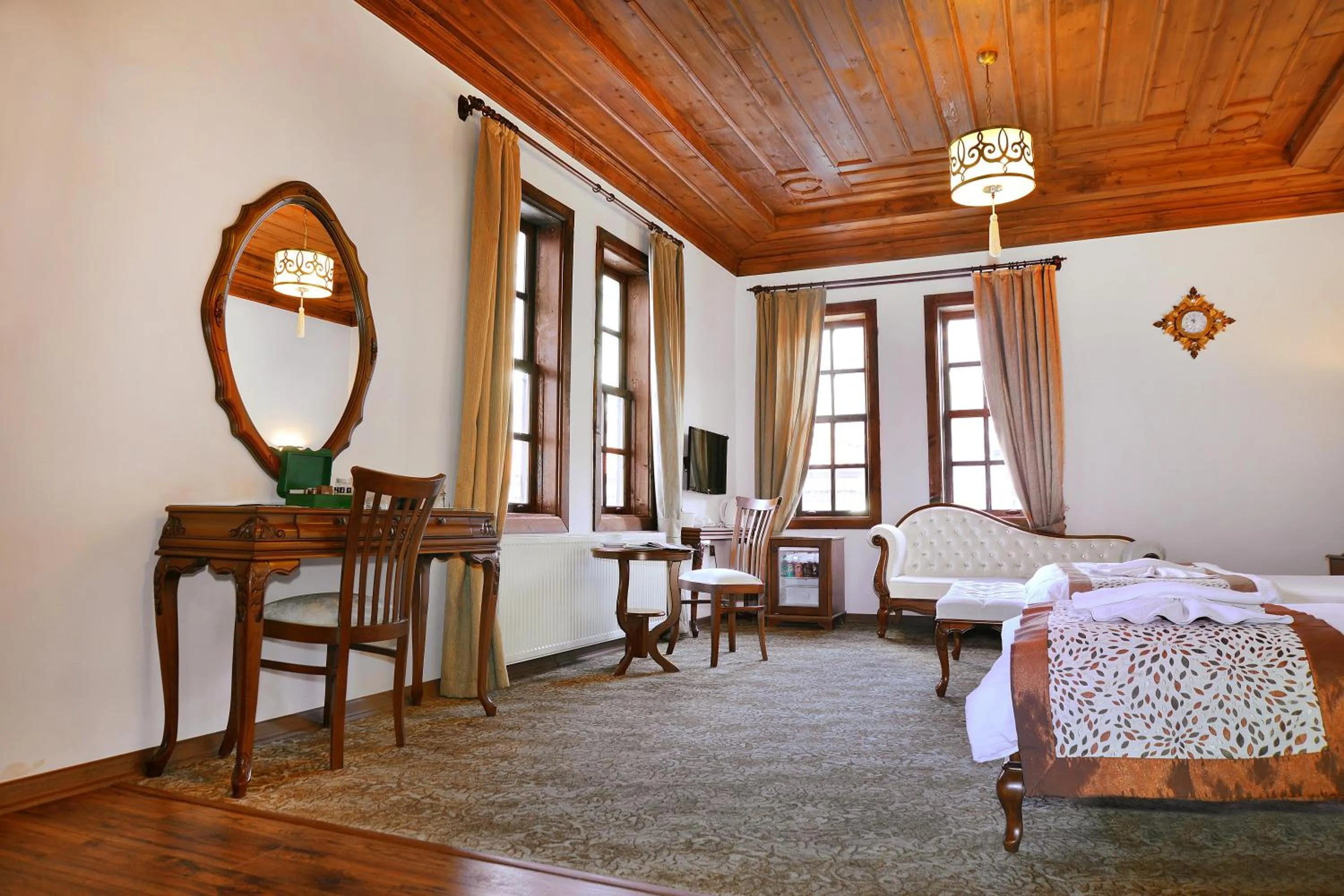 Photo of the whole room, Bed in Uluhan Hotel