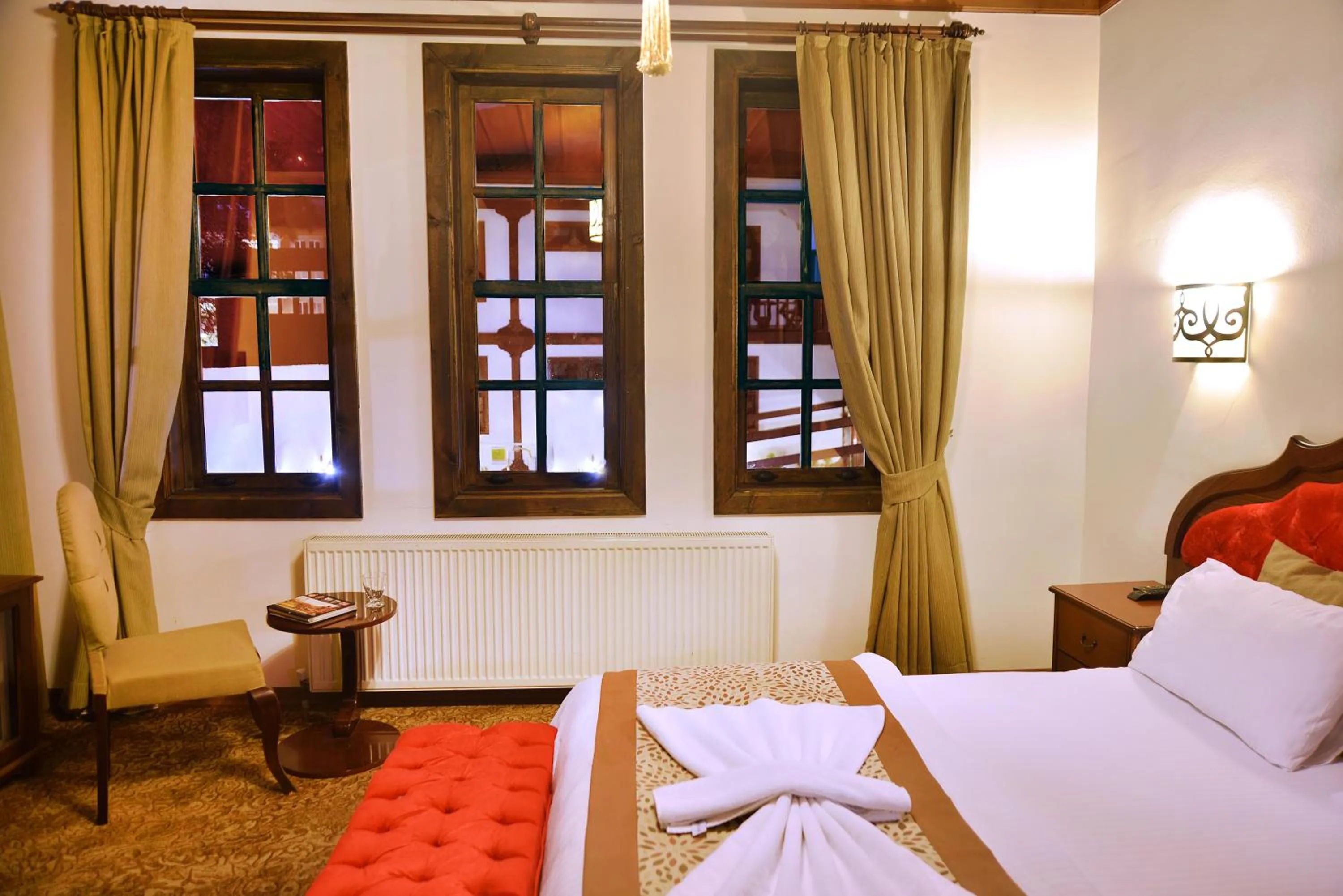 Photo of the whole room, Bed in Uluhan Hotel