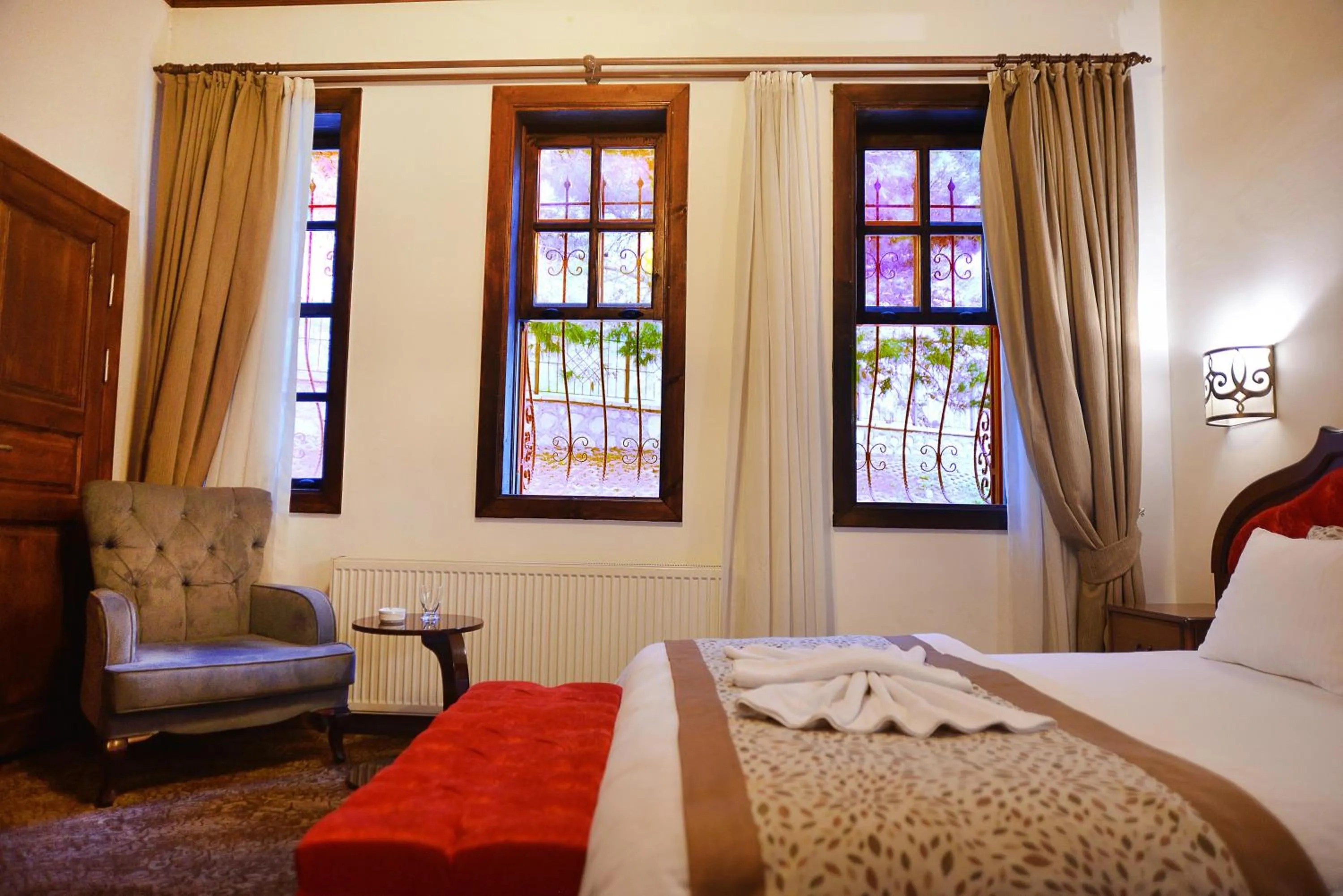 Photo of the whole room, Bed in Uluhan Hotel