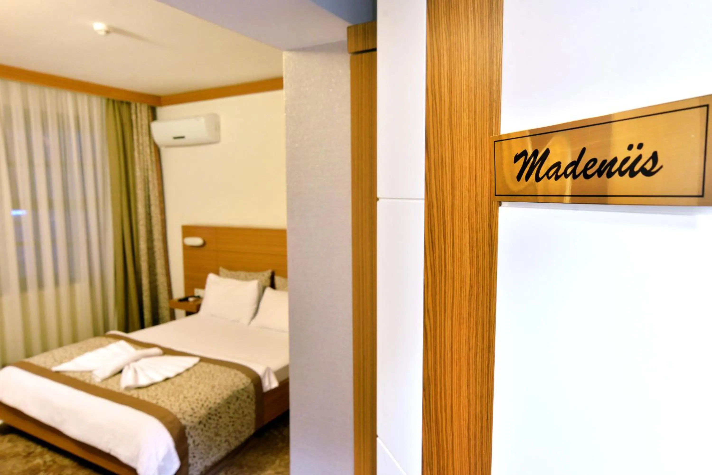 Photo of the whole room, Bed in Uluhan Hotel