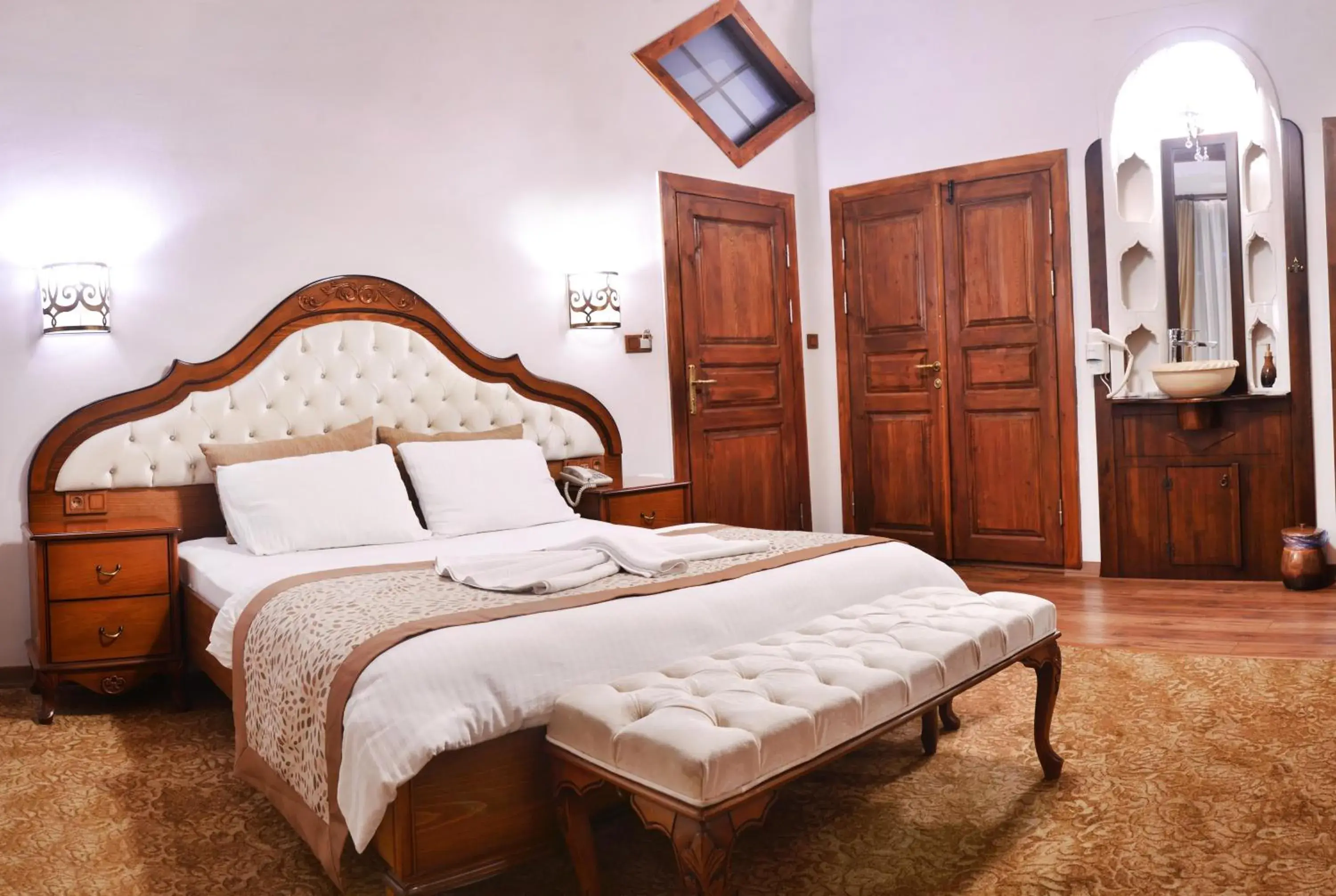 Photo of the whole room, Bed in Uluhan Hotel Photo of the whole room, Bed in Uluhan Hotel