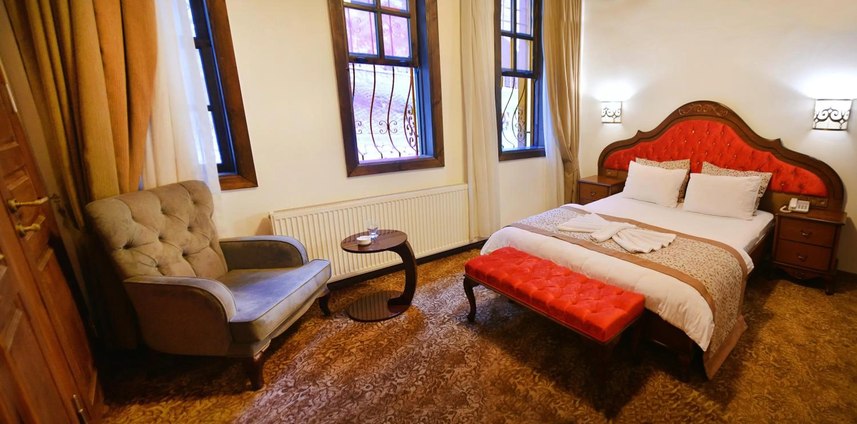 Photo of the whole room, Bed in Uluhan Hotel