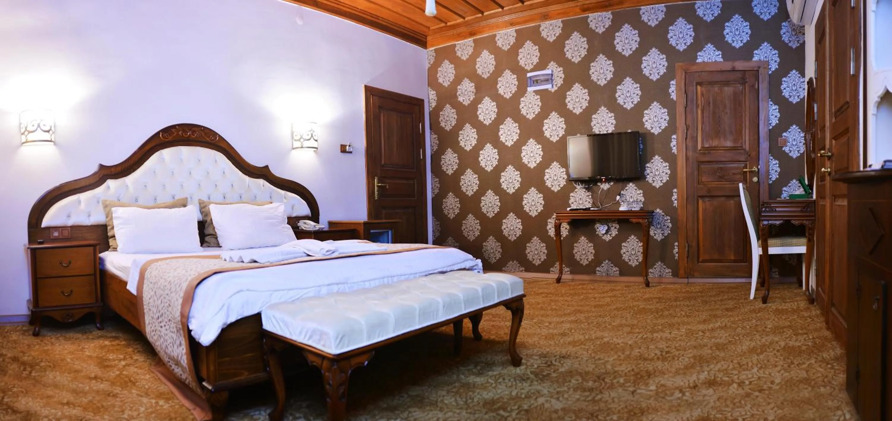 Photo of the whole room, Bed in Uluhan Hotel