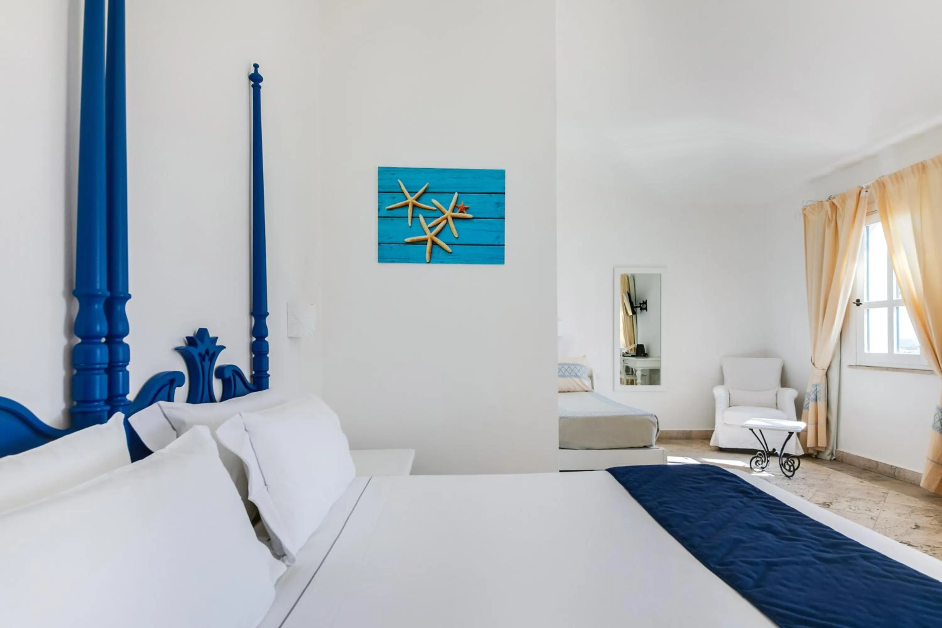 Triple Room with Sea View in Phi Hotel Sighientu