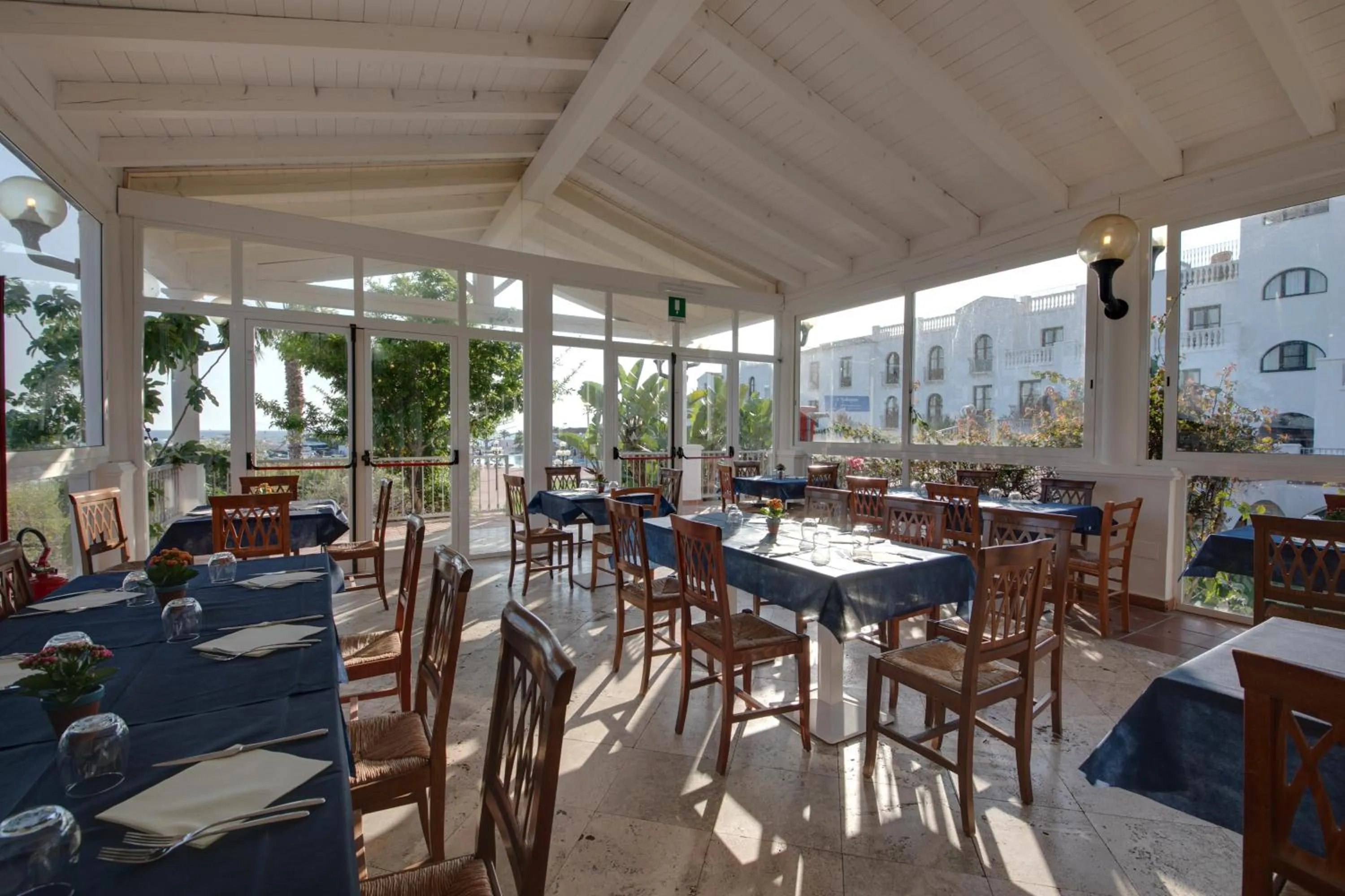 Restaurant/places to eat in Phi Hotel Sighientu