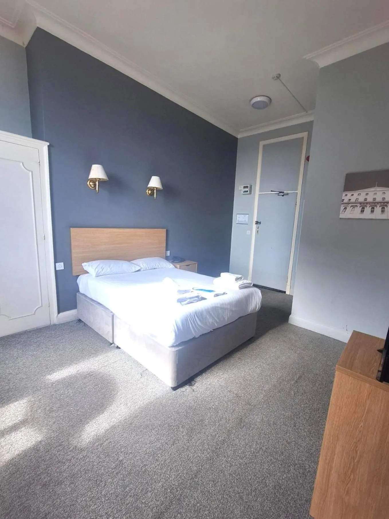 Bedroom, Bed in The Burlington Hotel