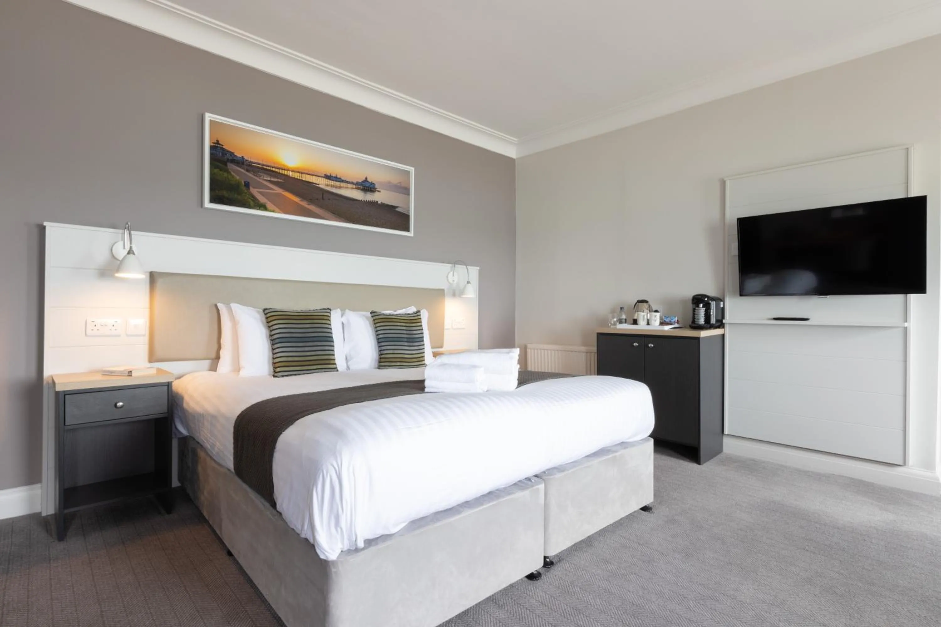 Bedroom, Bed in The Burlington Hotel