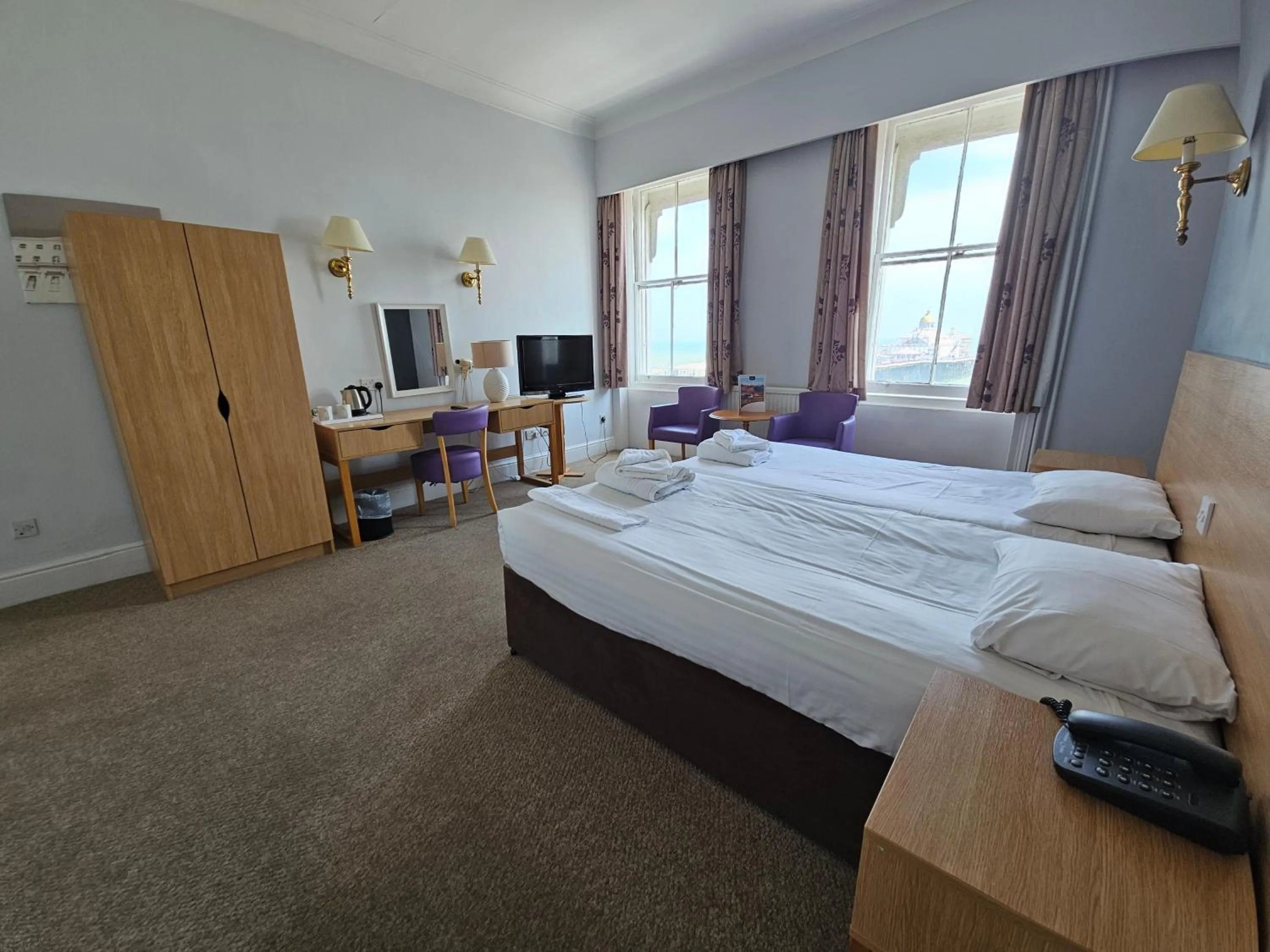 Bedroom, Bed in The Burlington Hotel