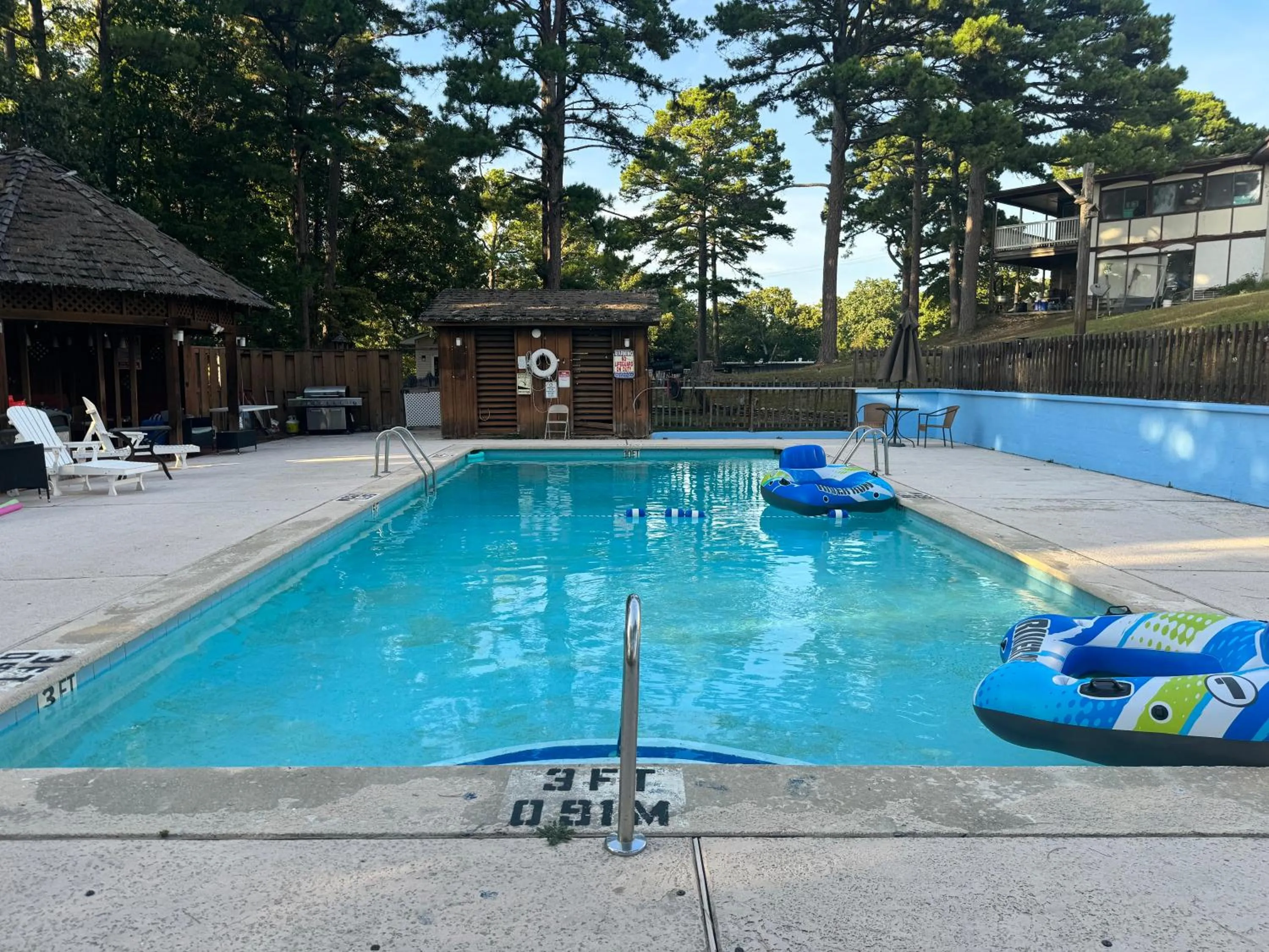 Swimming pool in Eureka Springs Heritage Motel