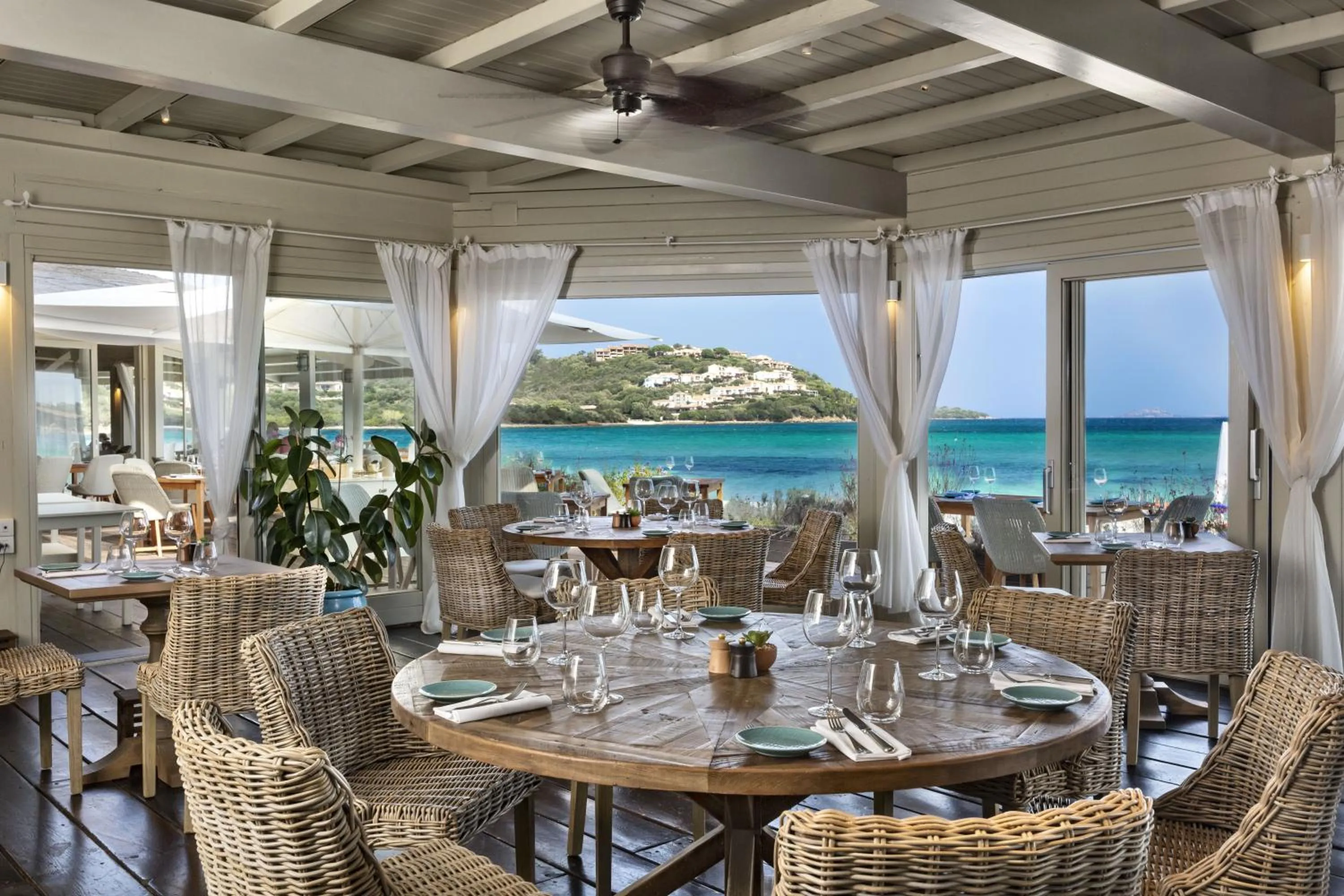 Restaurant/places to eat in Hotel Abi d'Oru