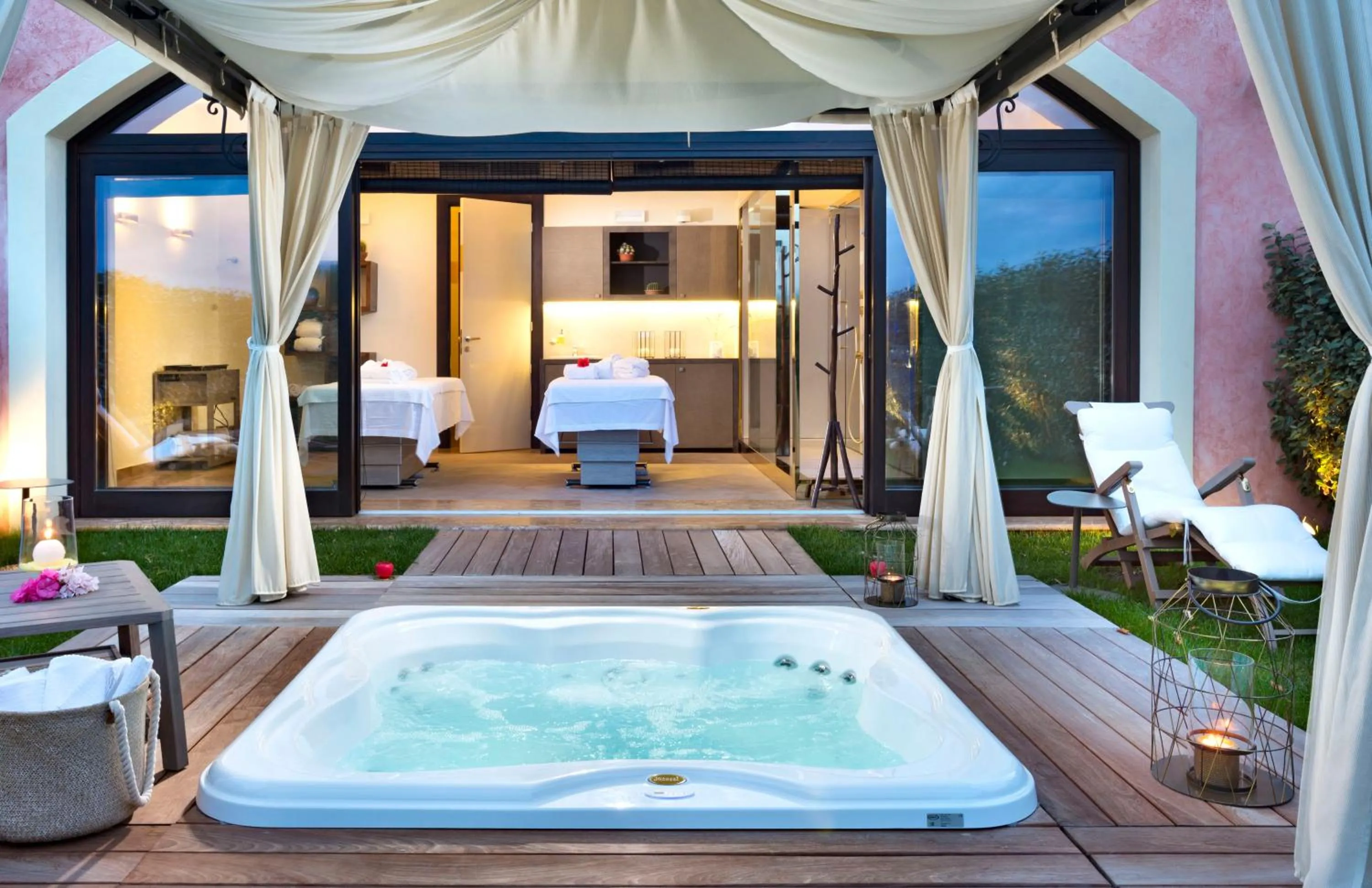 Hot Spring Bath in Hotel Abi d'Oru