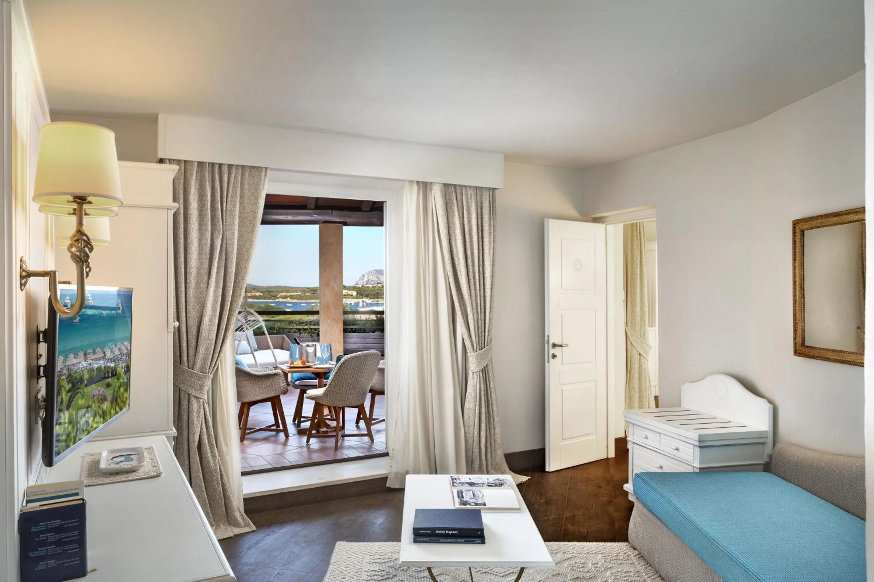 Living room, Bed in Hotel Abi d'Oru