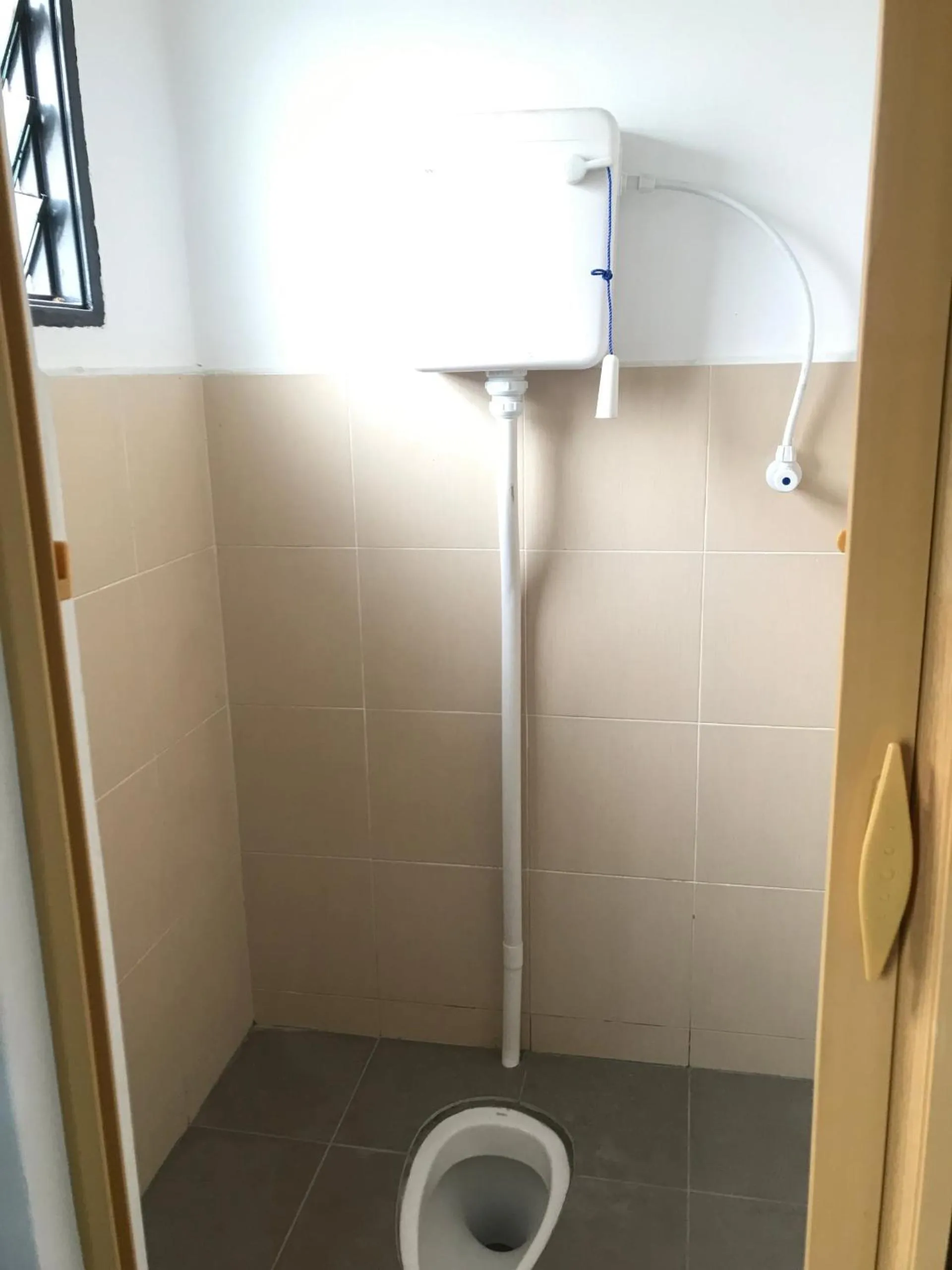 Bathroom in OYO 90493 JL Homestay