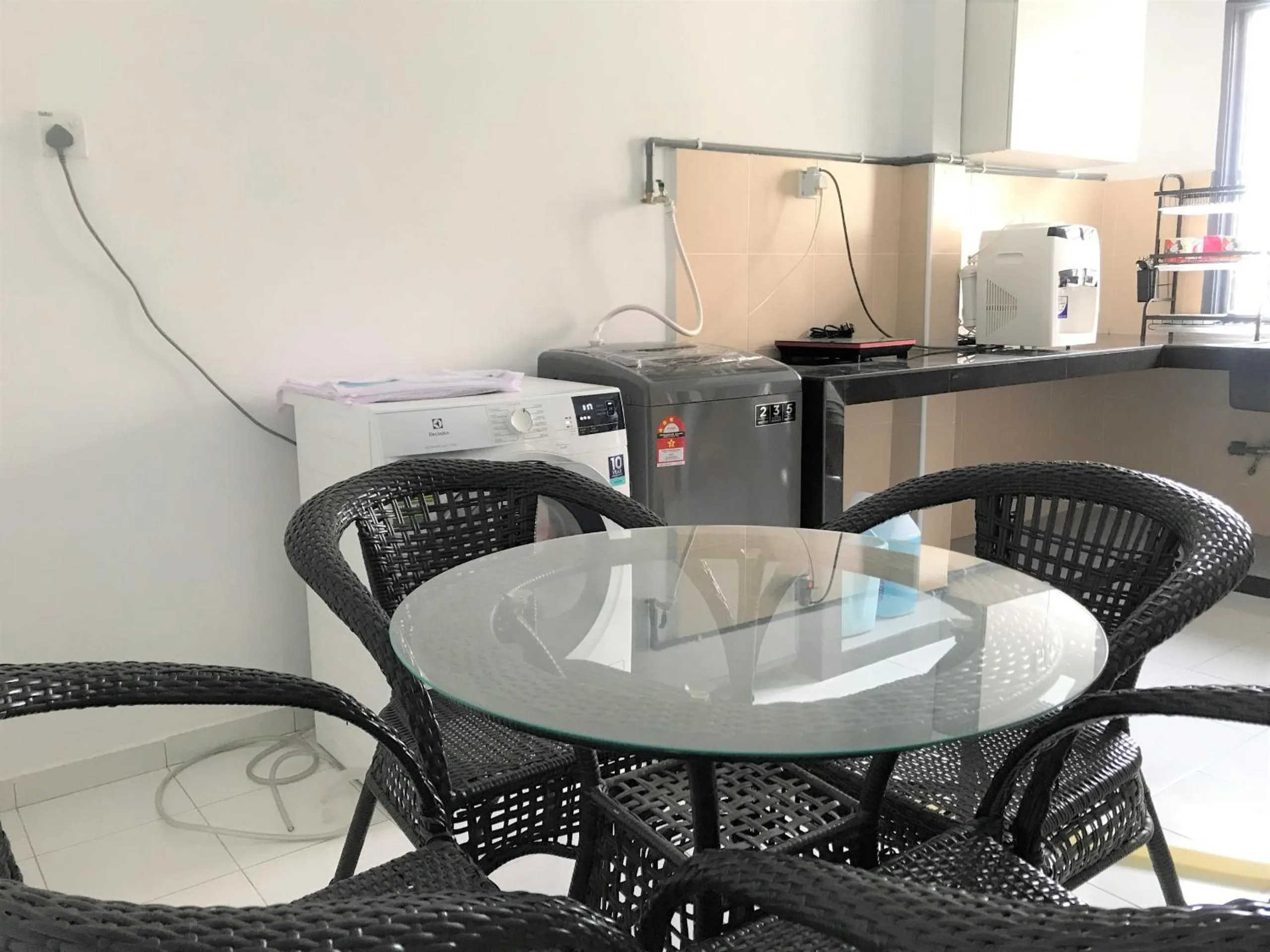 Dining area in OYO 90493 JL Homestay