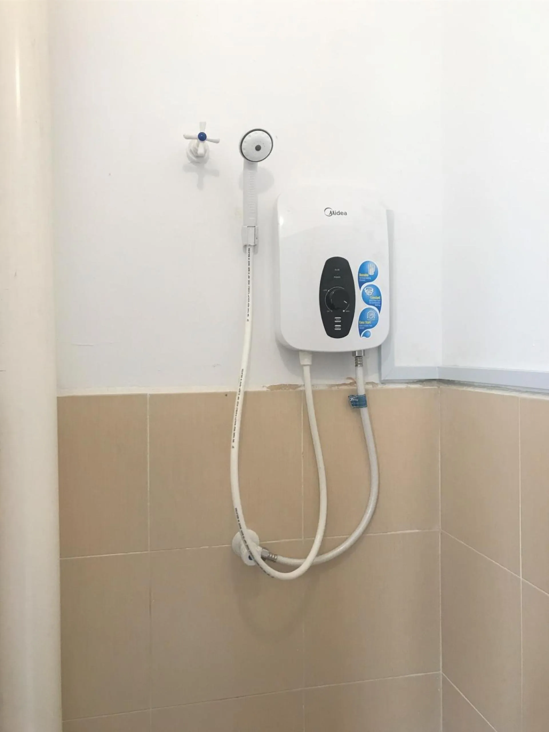 Bathroom in OYO 90493 JL Homestay