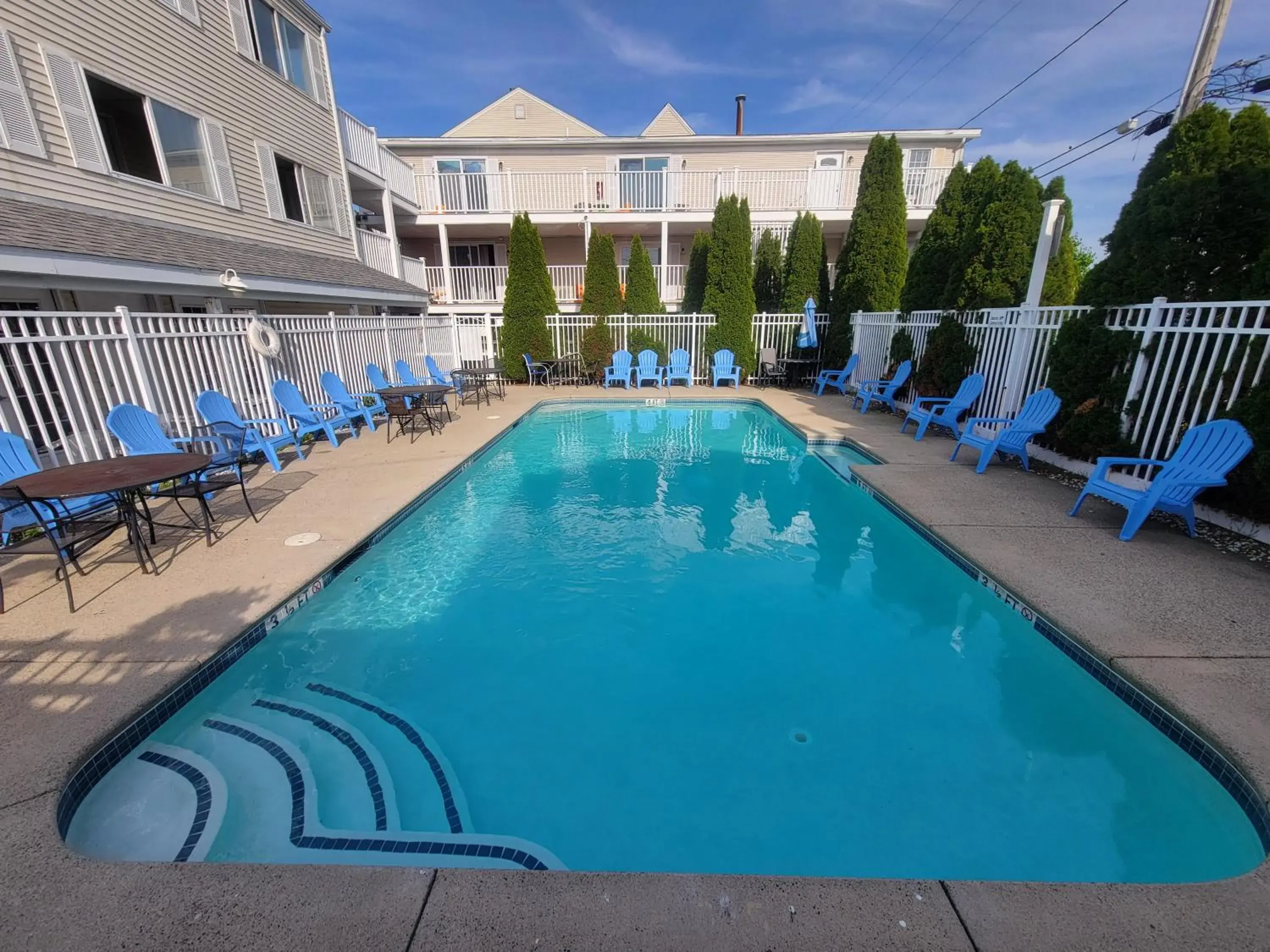 Pool view in Ships Inn Pool view in Ships Inn