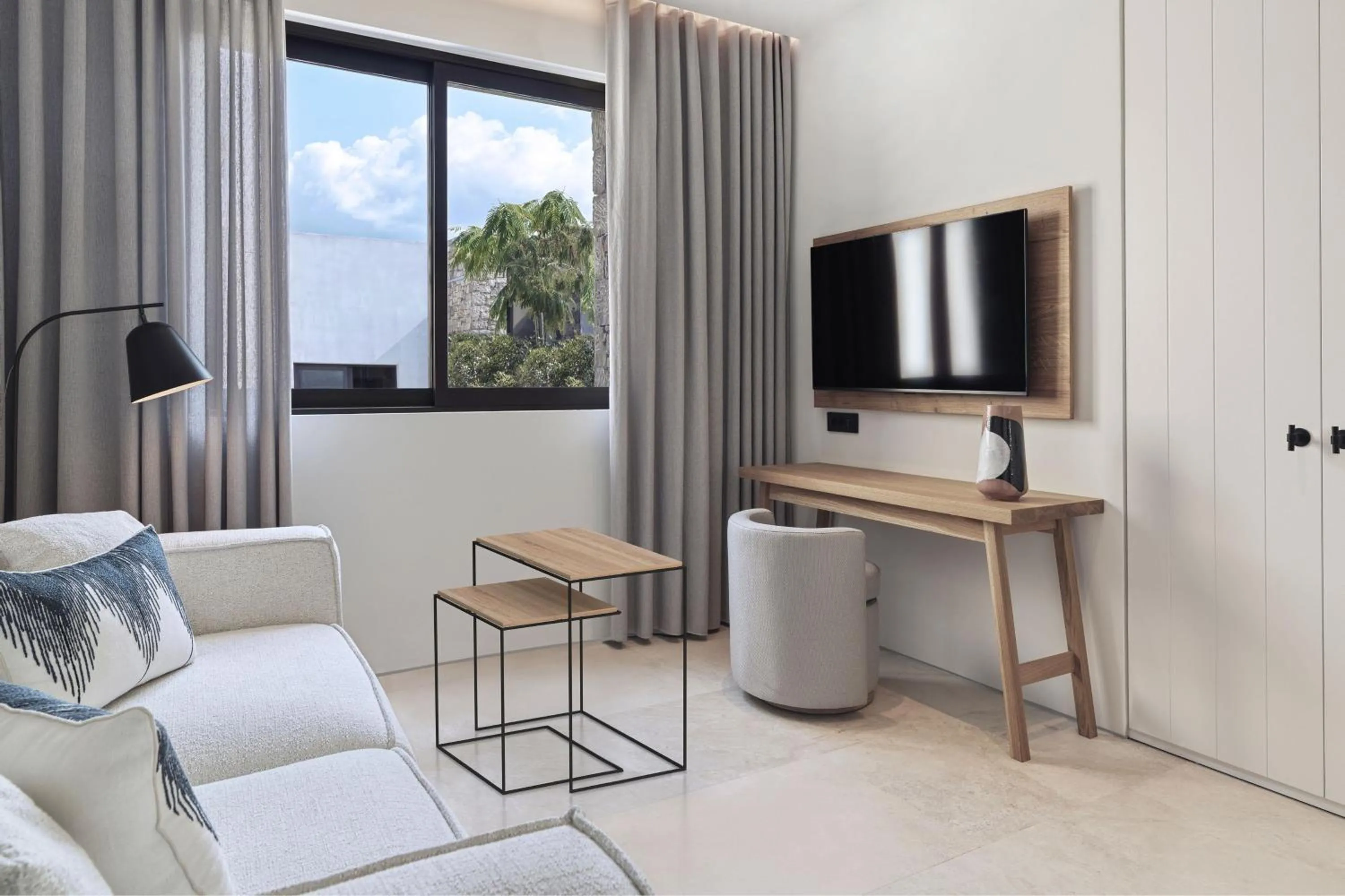 Beach in W Costa Navarino