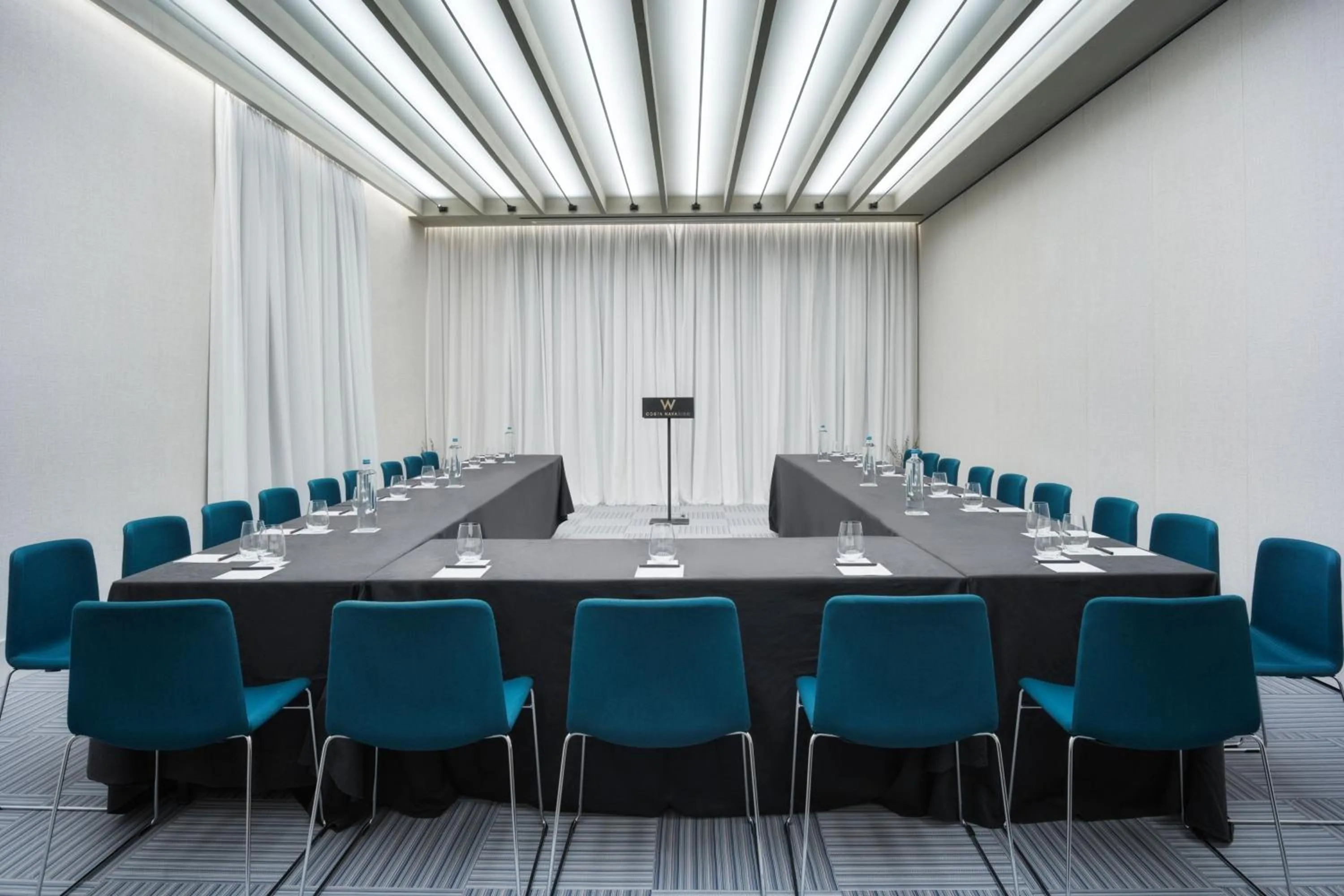 Meeting/conference room in W Costa Navarino