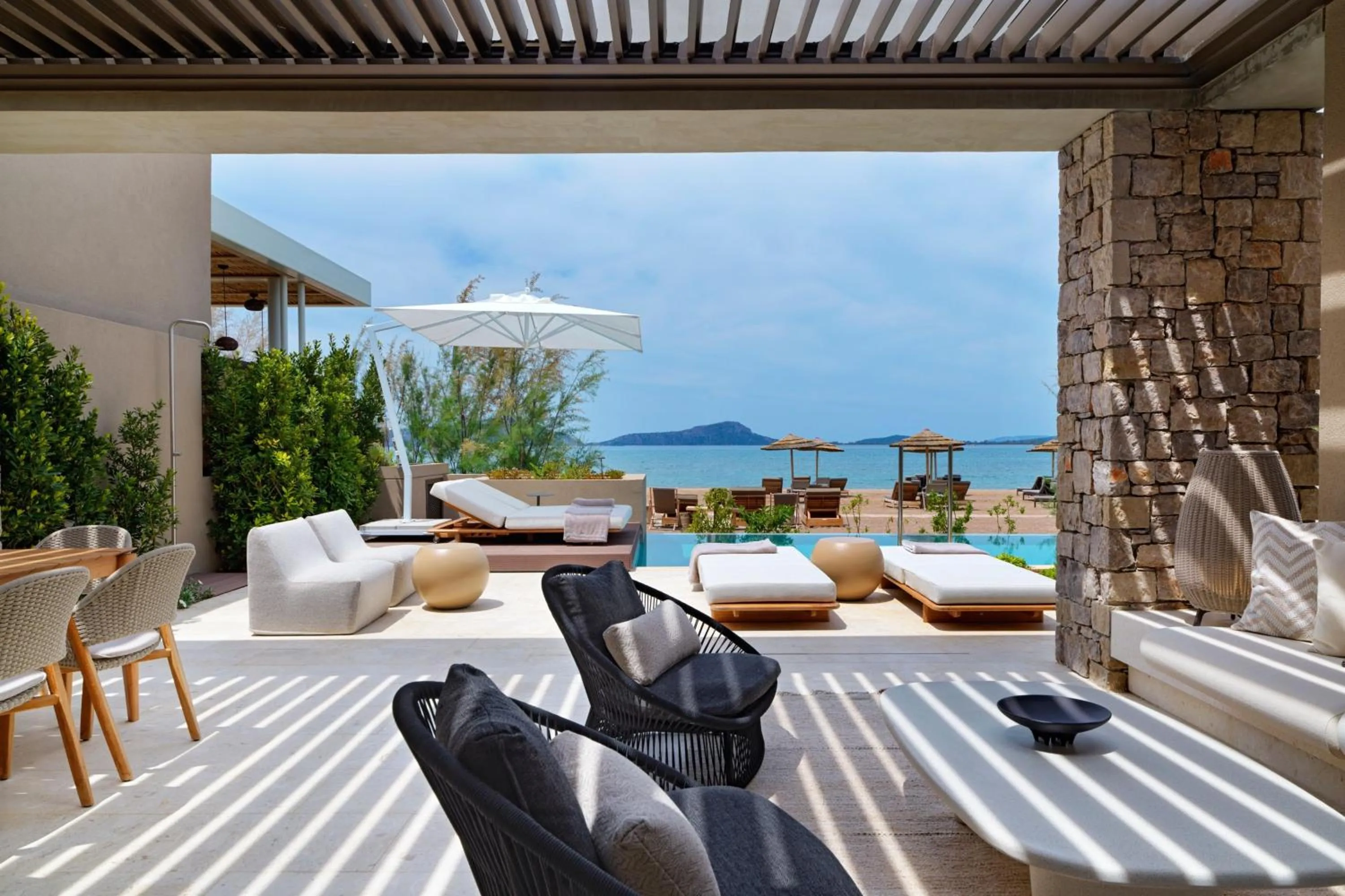 Beach in W Costa Navarino