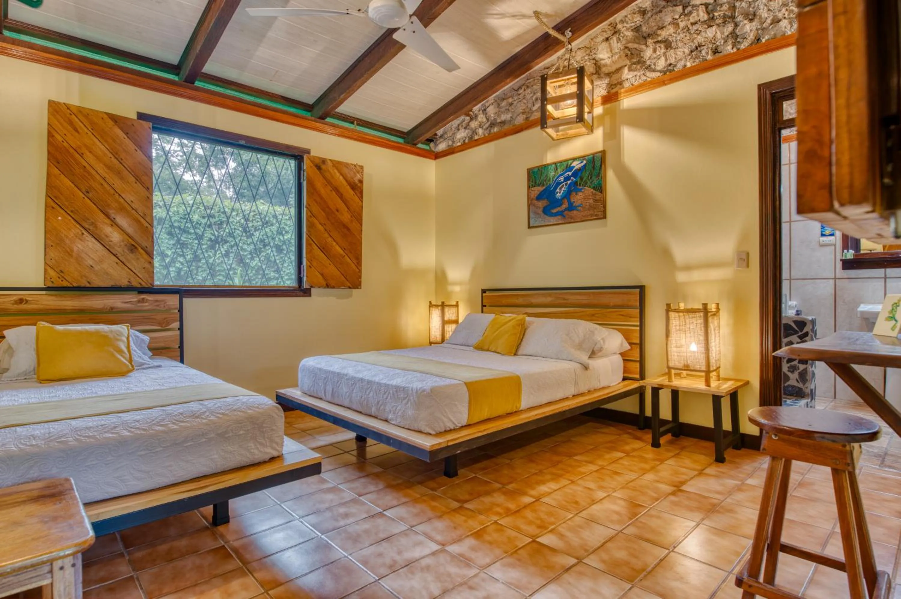 Bed in Atlantida Lodge Cahuita