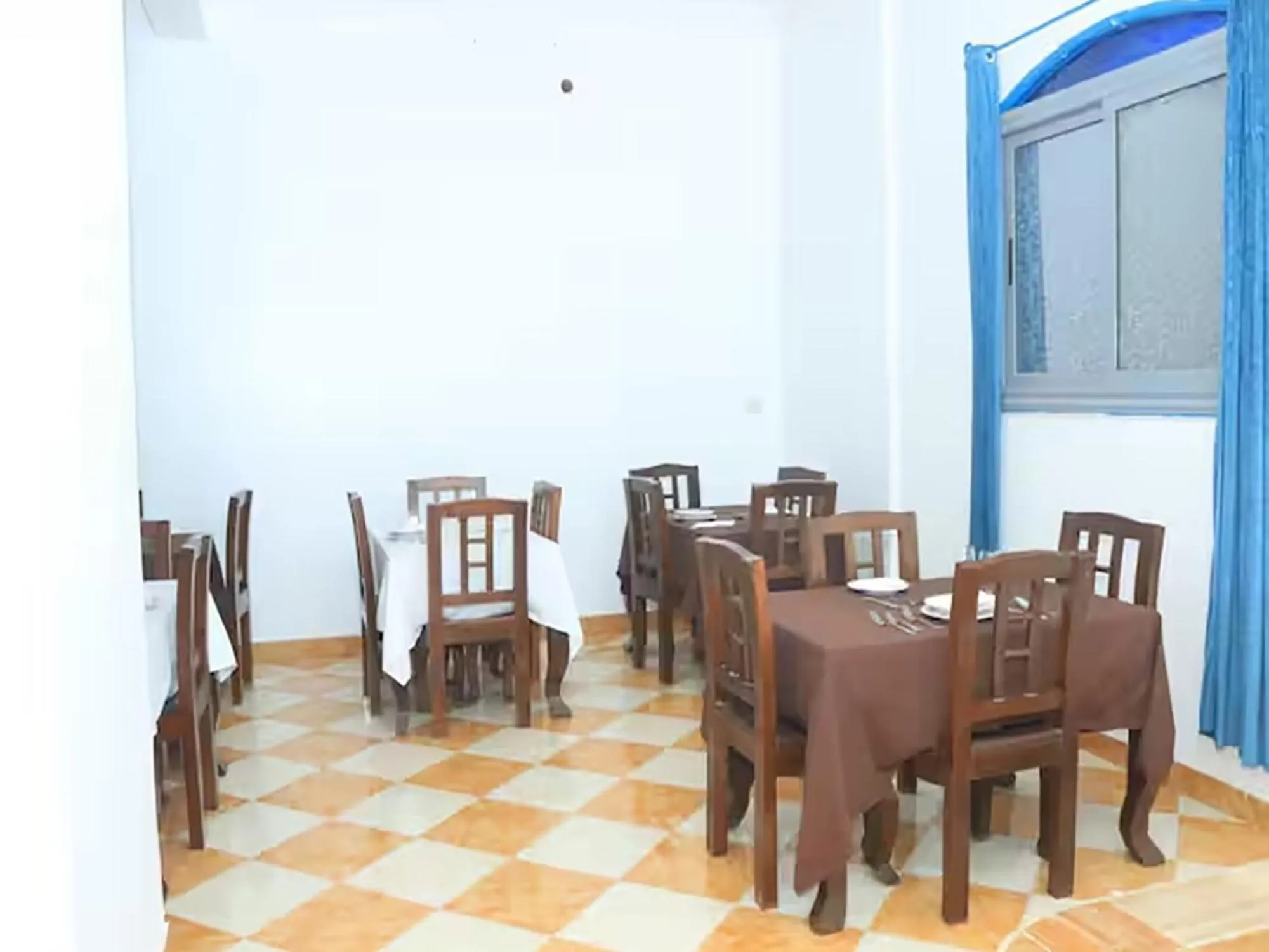 Restaurant/places to eat in Orient star hotel luxor