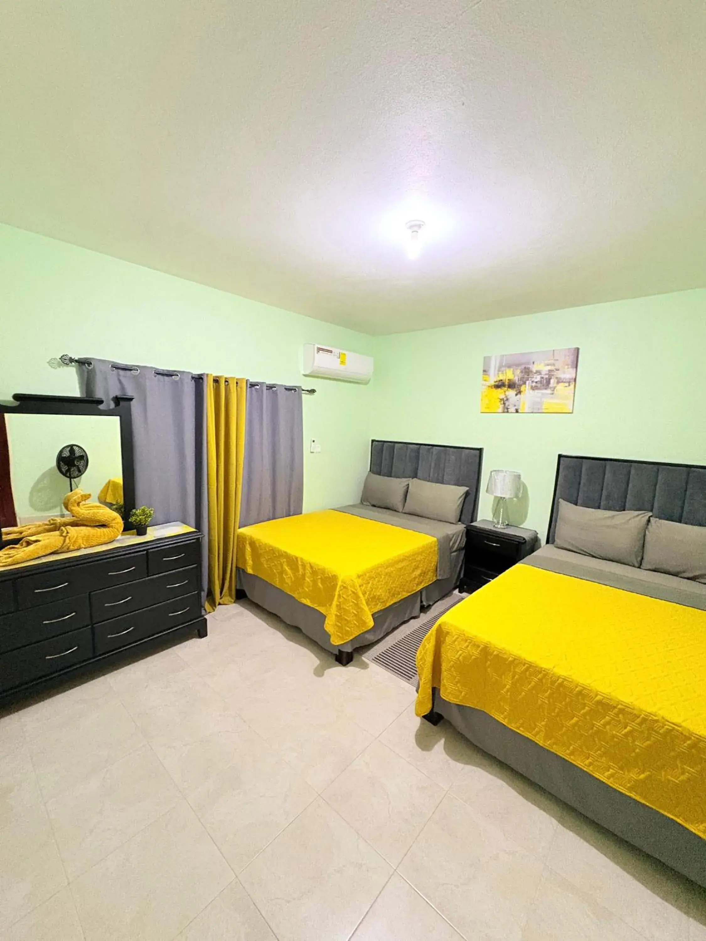 Family Suite in White House by White River Family Suite in White House by White River