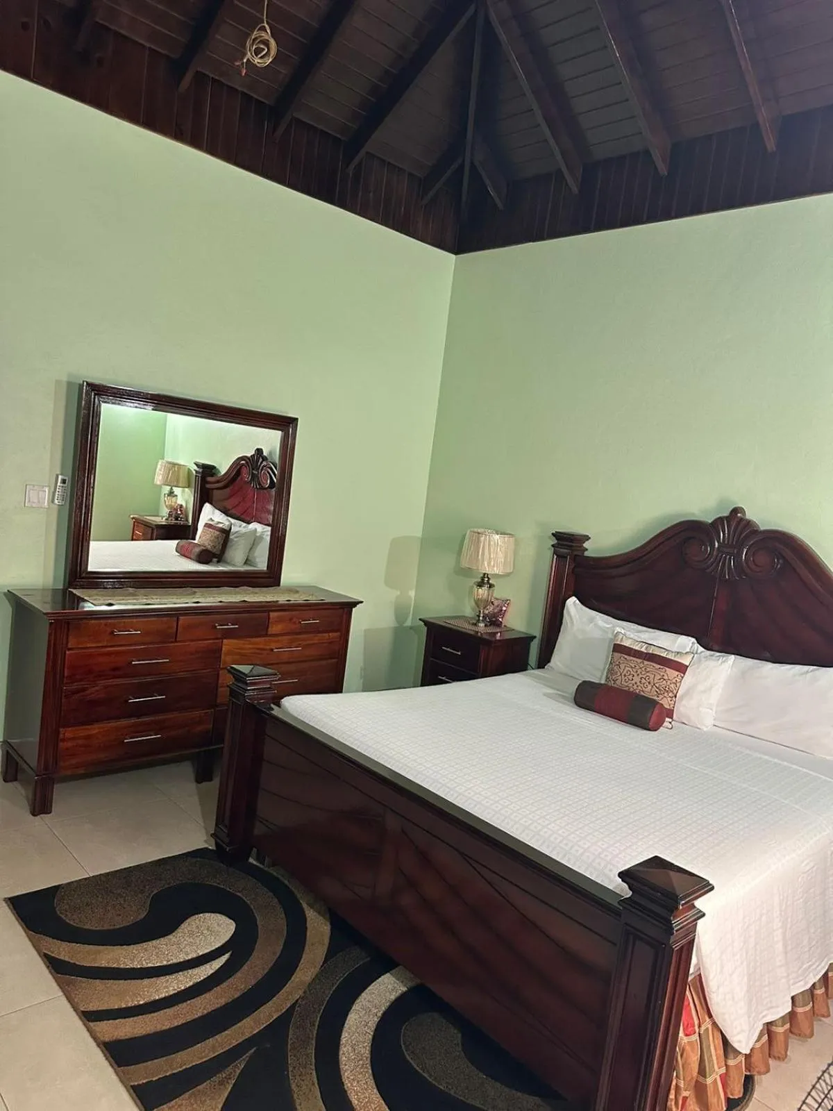 Bedroom, Bed in White House by White River