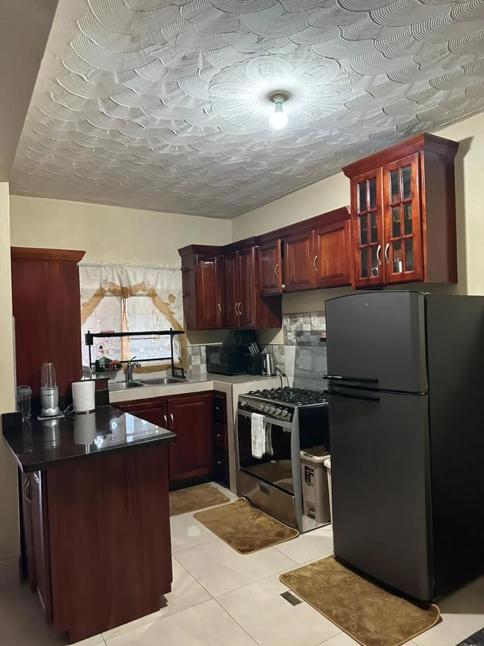 Kitchen or kitchenette in White House by White River