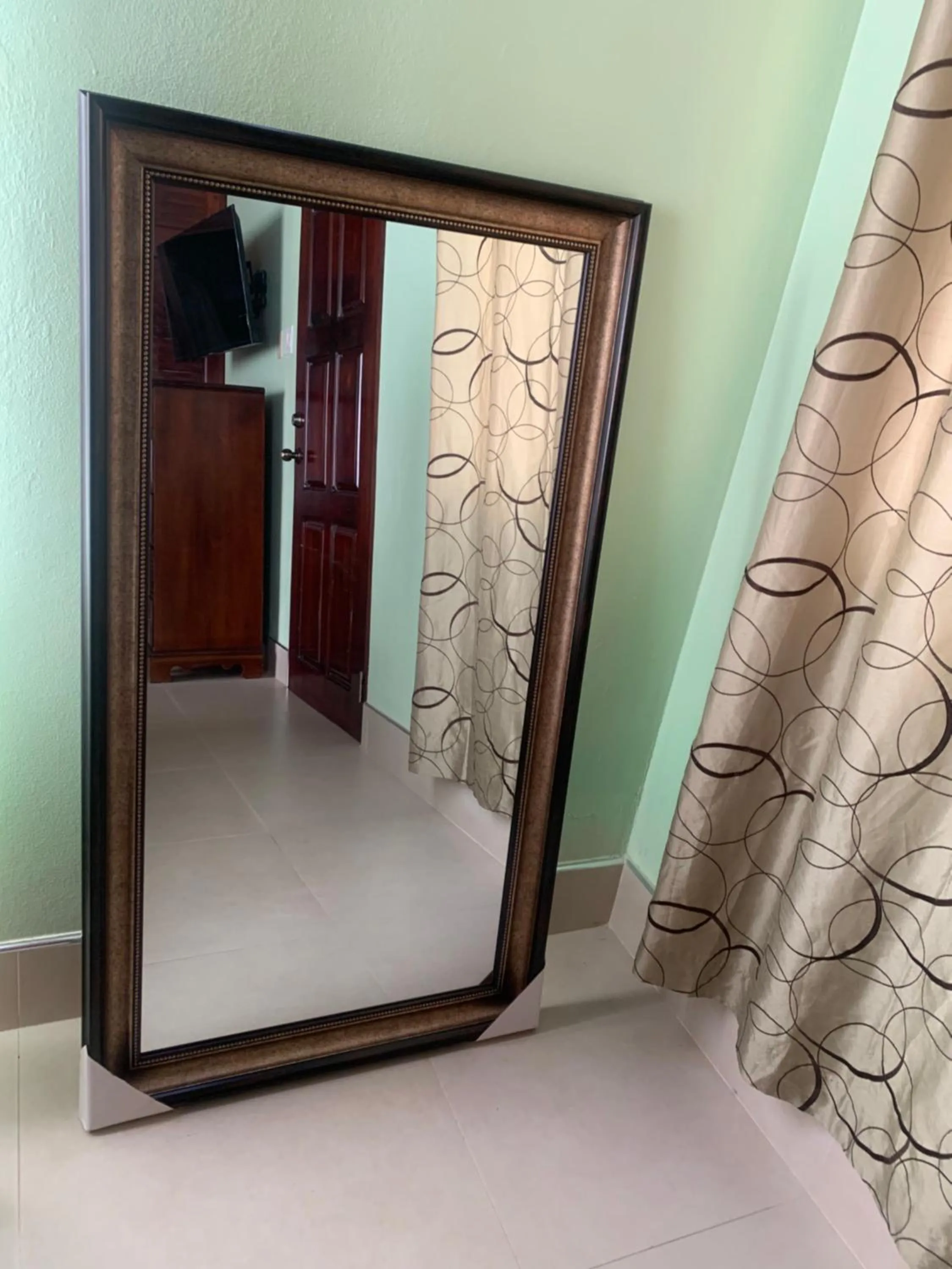 Bedroom in White House by White River