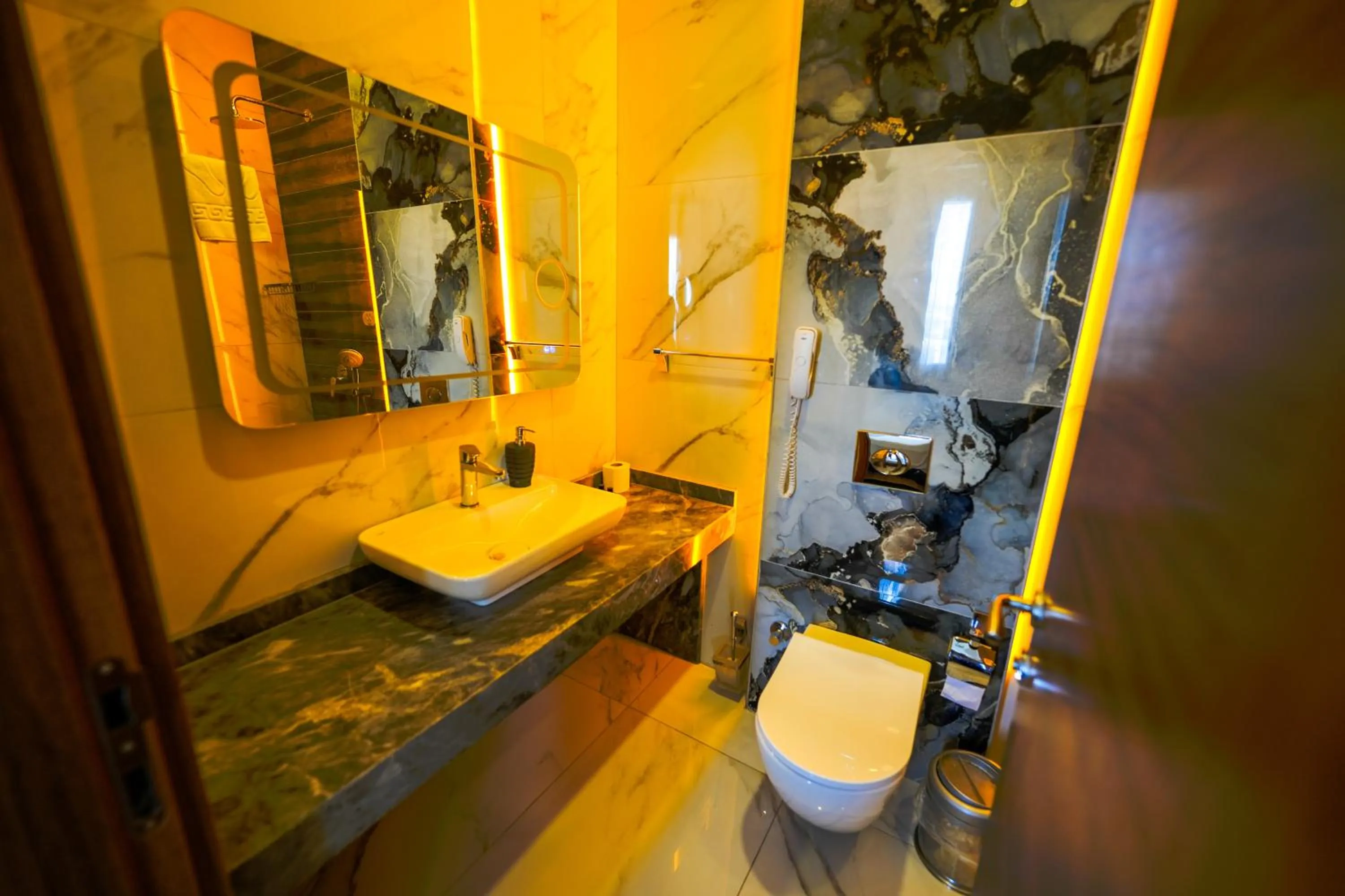 Bathroom in Isnova Hotel Airport