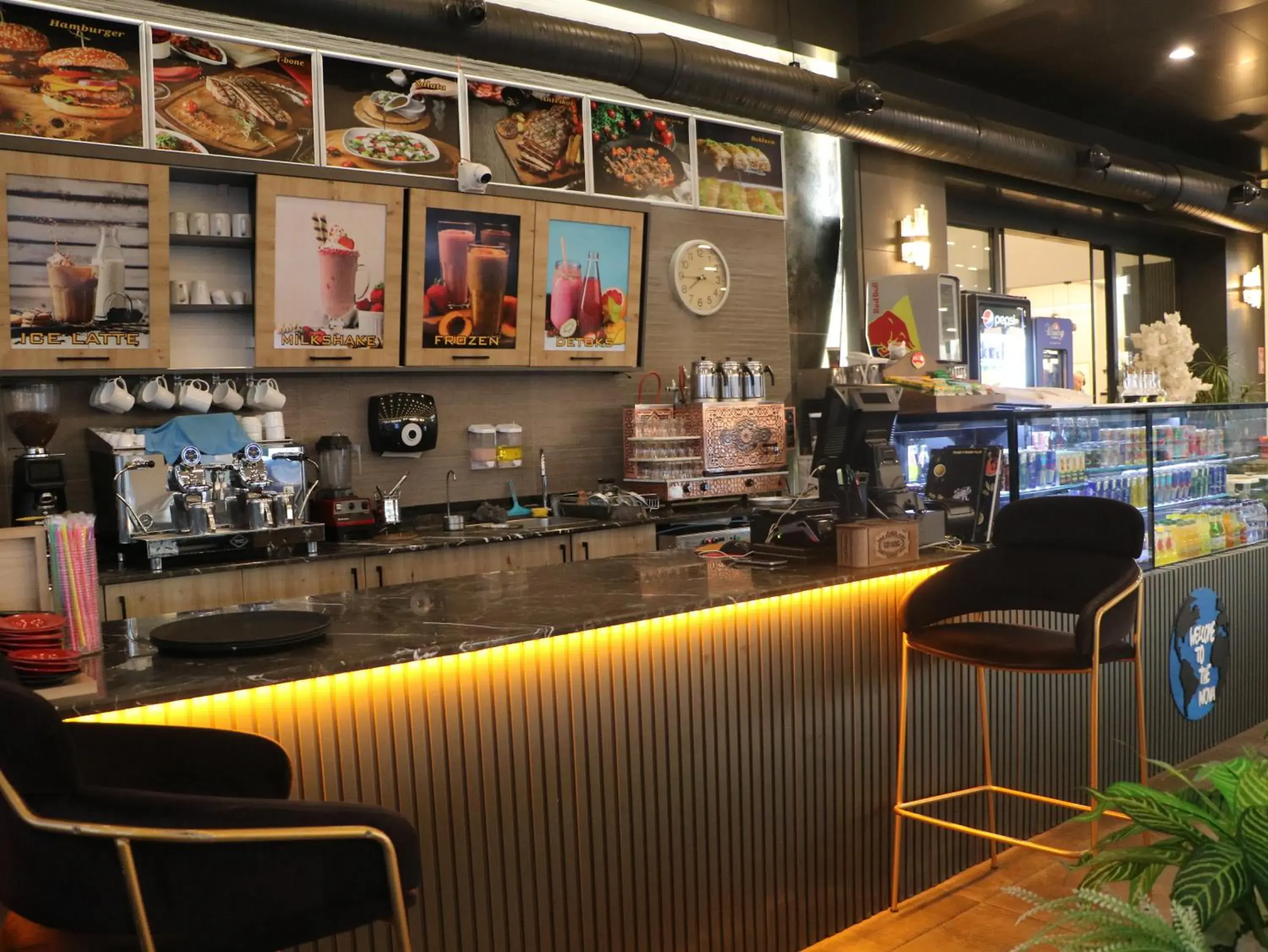 Restaurant/places to eat in Isnova Hotel Airport Restaurant/places to eat in Isnova Hotel Airport