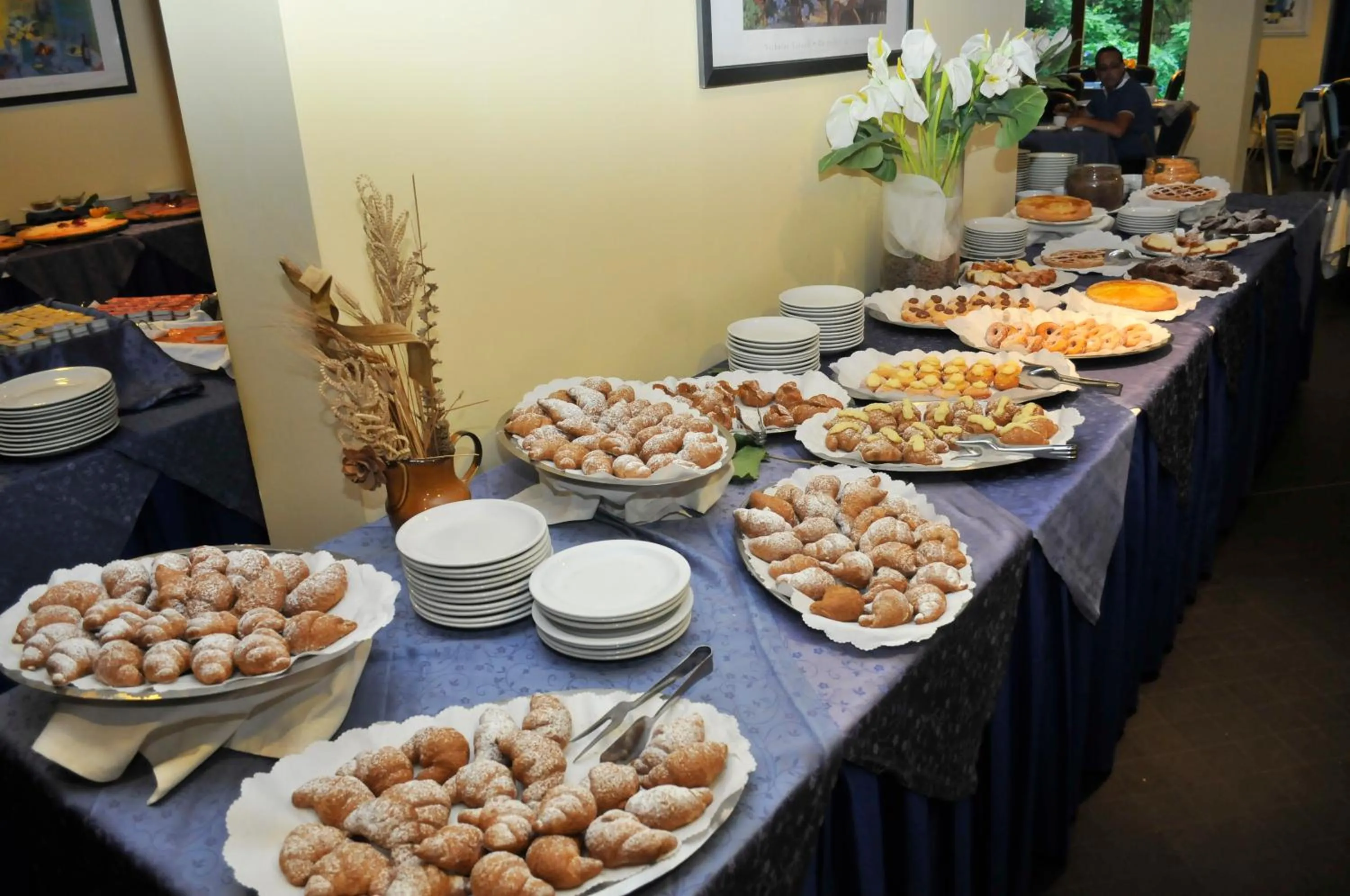 Food and drinks in Marina Club Hotel