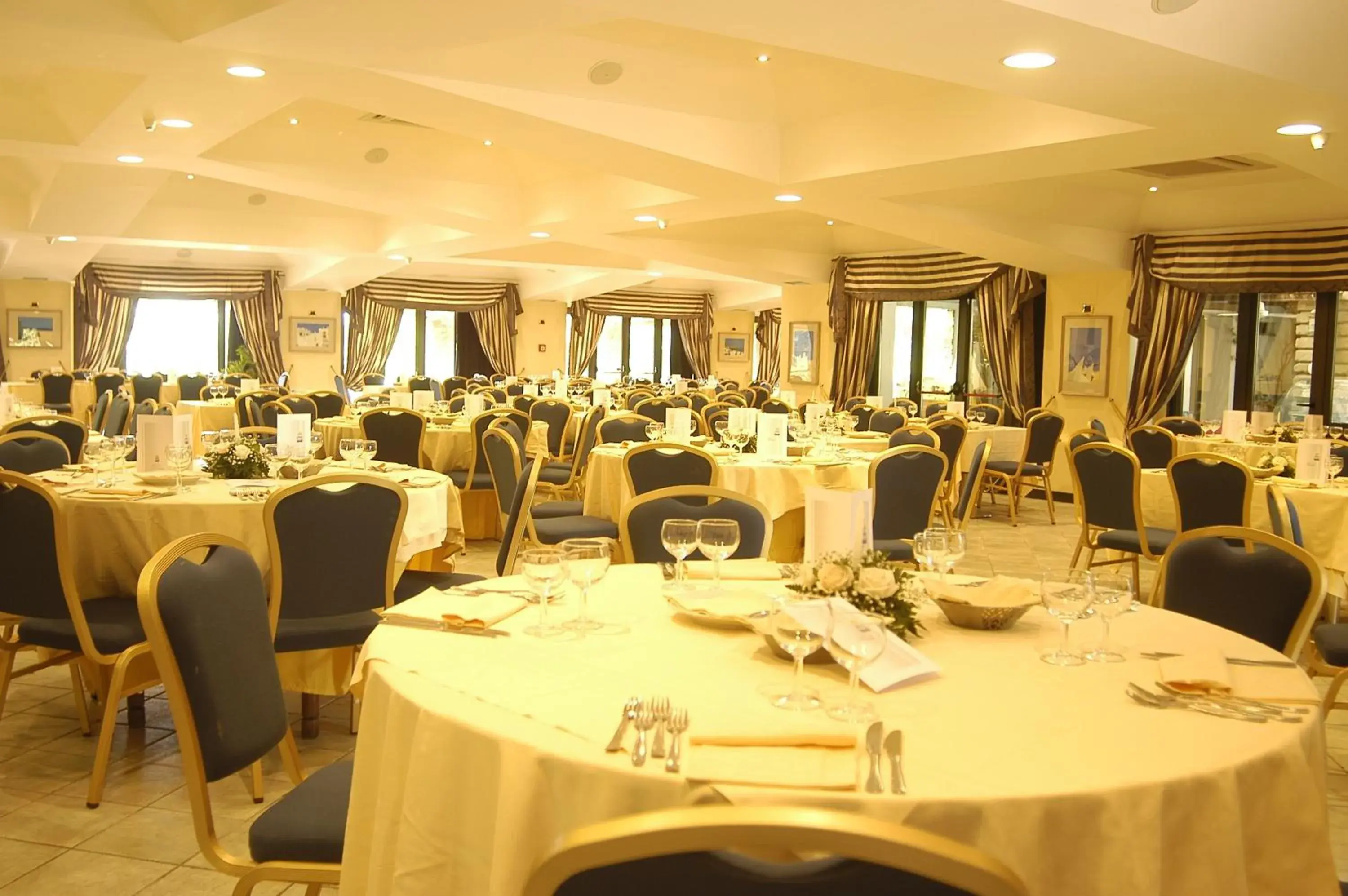 Restaurant/places to eat in Marina Club Hotel Restaurant/places to eat in Marina Club Hotel