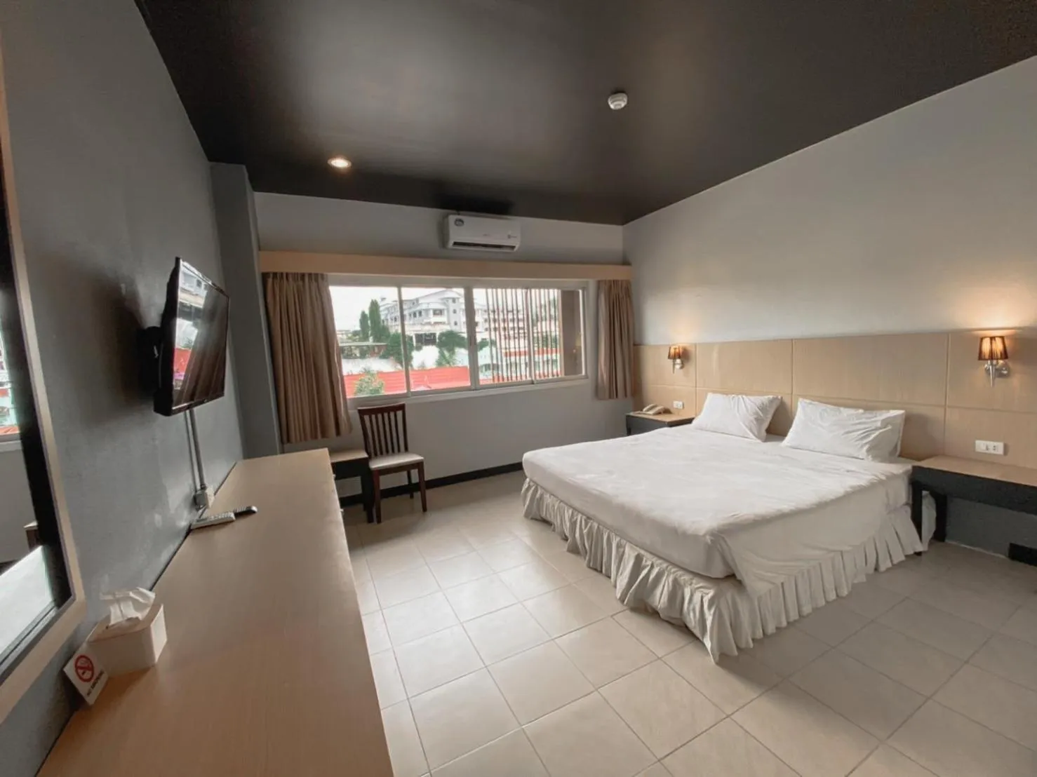 Photo of the whole room, Bed in Garden View Betong Hotel