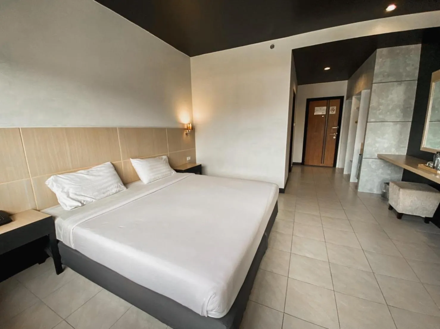 Photo of the whole room, Bed in Garden View Betong Hotel