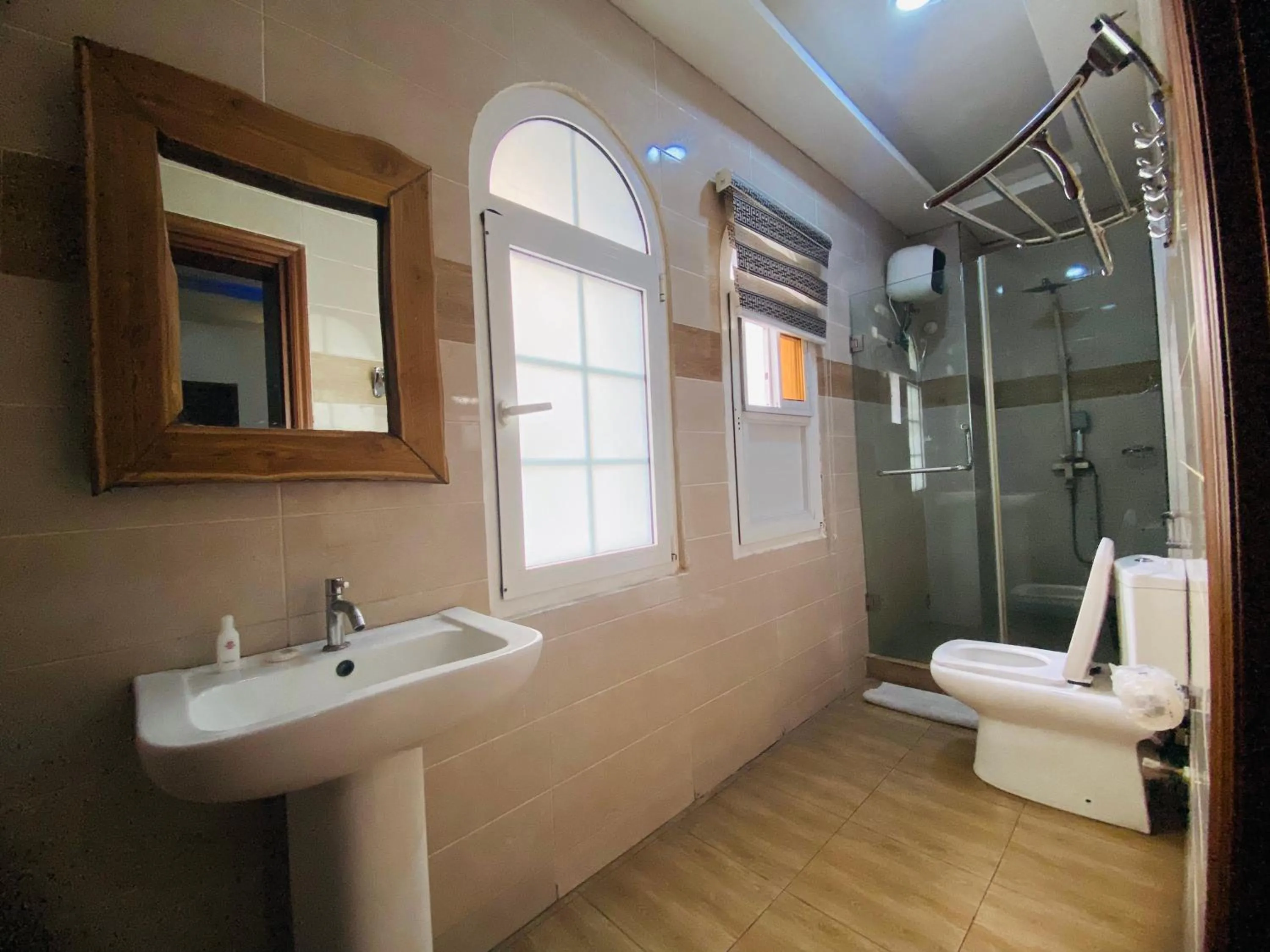 Shower in PRESKEN WHITE HOUSE