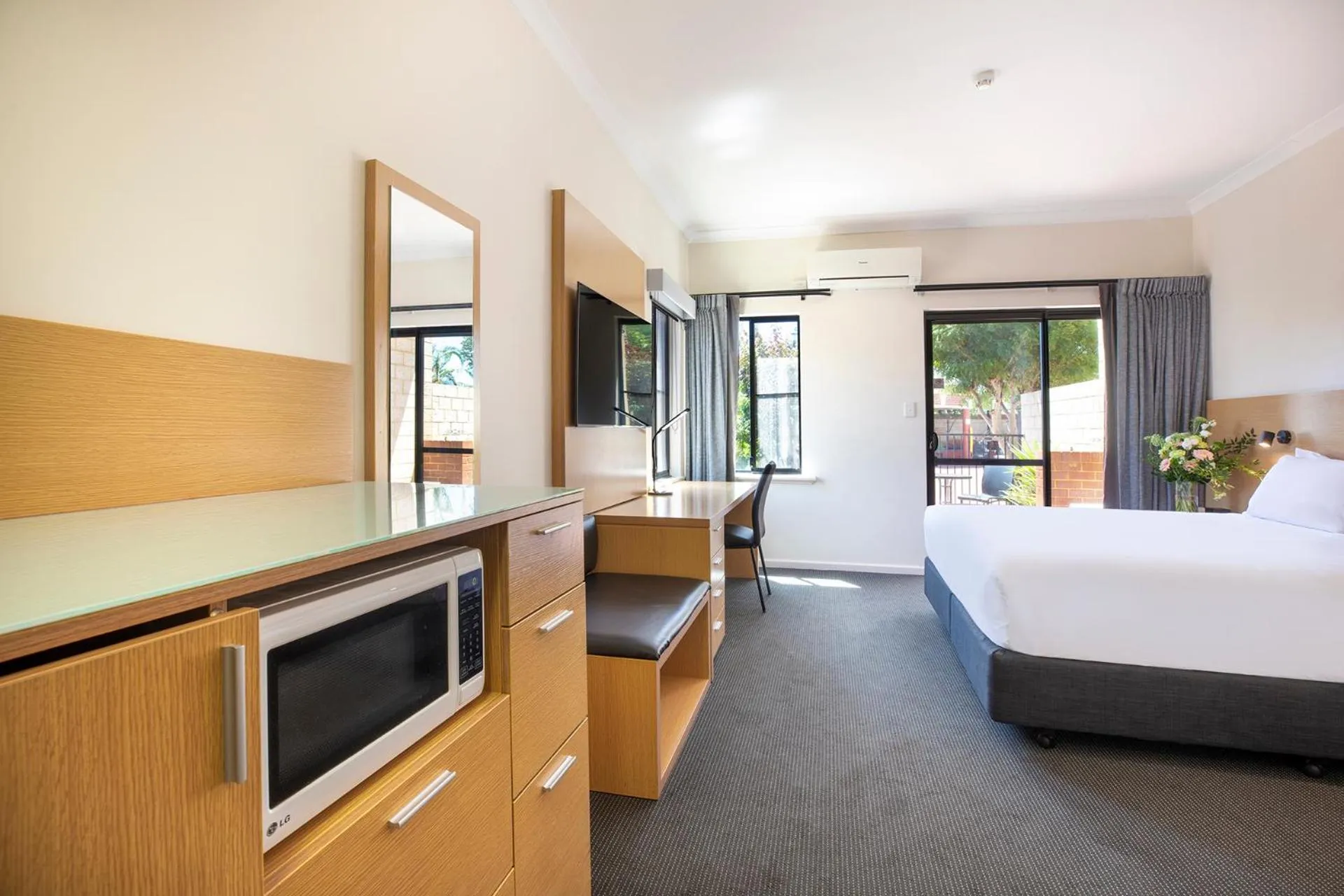 Bedroom, Bed in Country Comfort Perth