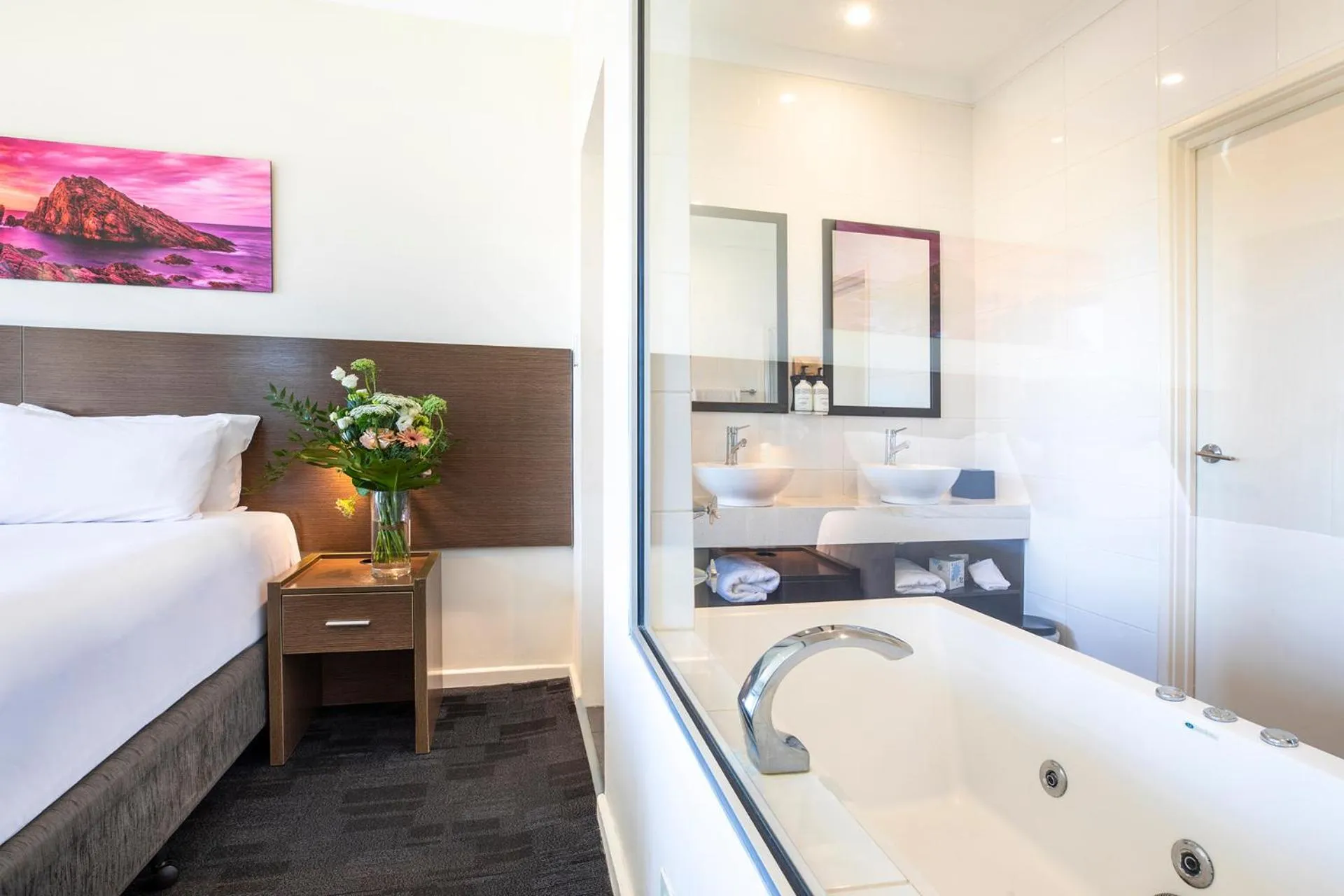 Bedroom, Bed in Country Comfort Perth