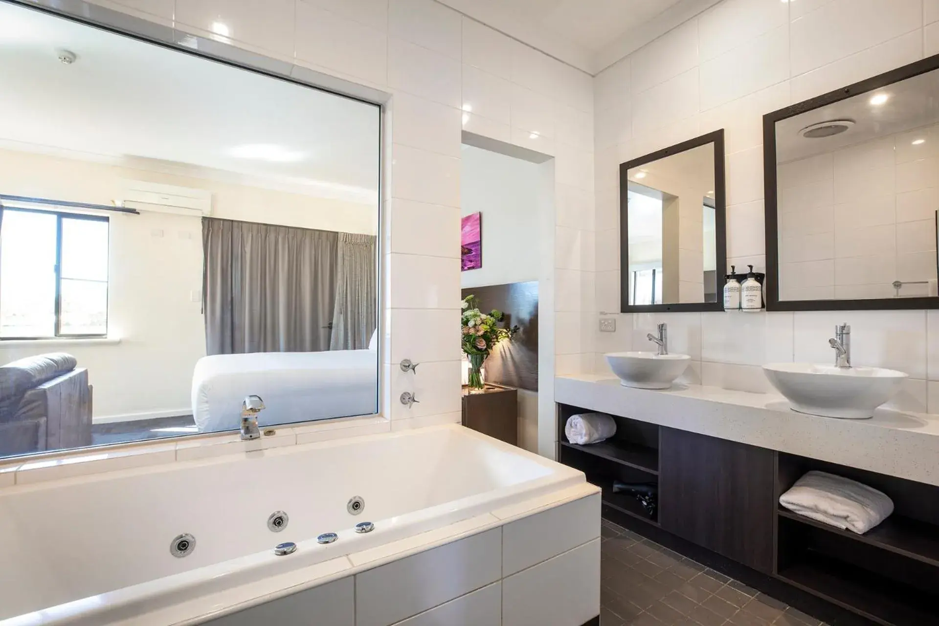 Bathroom in Country Comfort Perth Bathroom in Country Comfort Perth