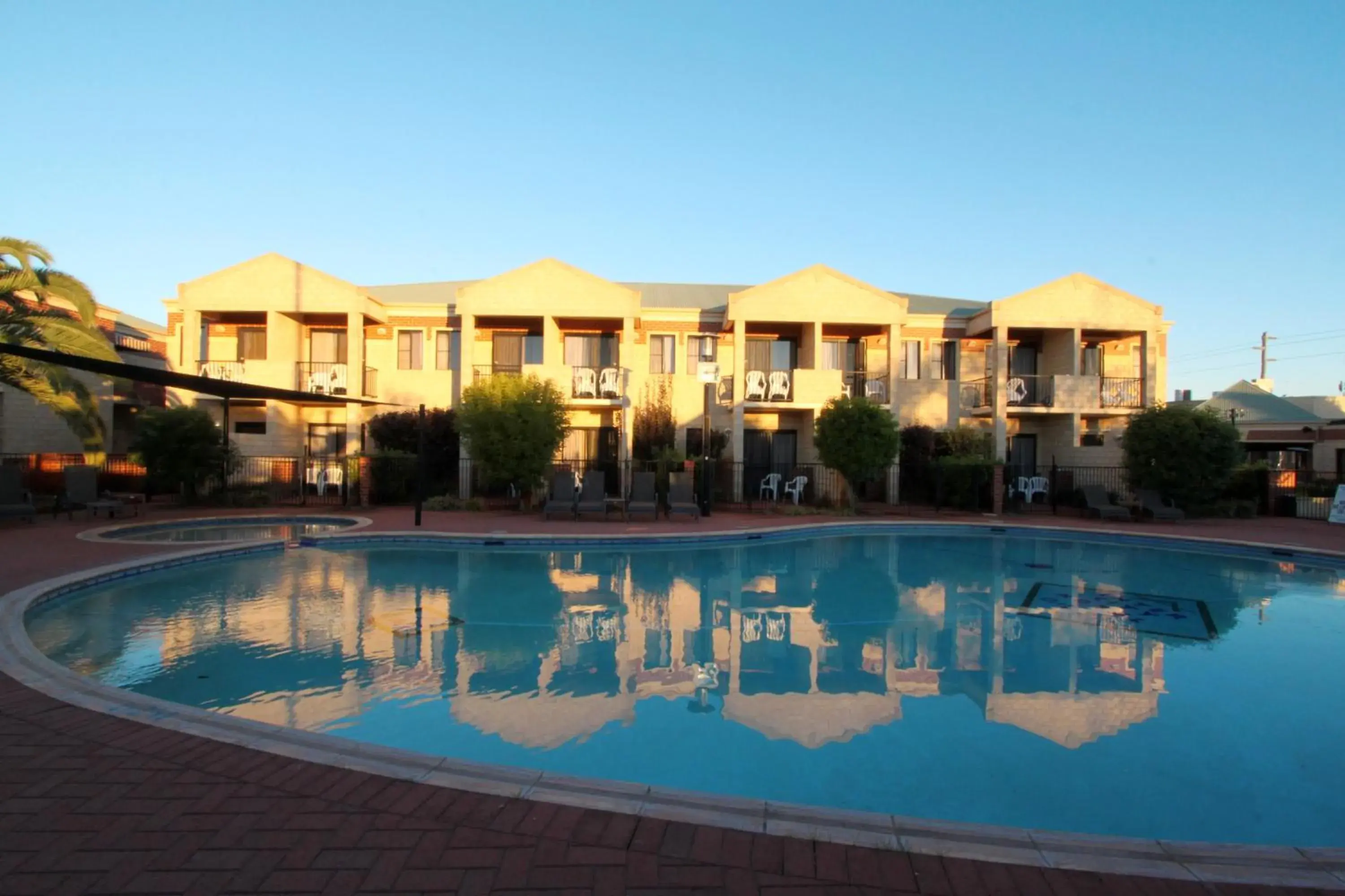 Facade/entrance in Country Comfort Perth Facade/entrance in Country Comfort Perth