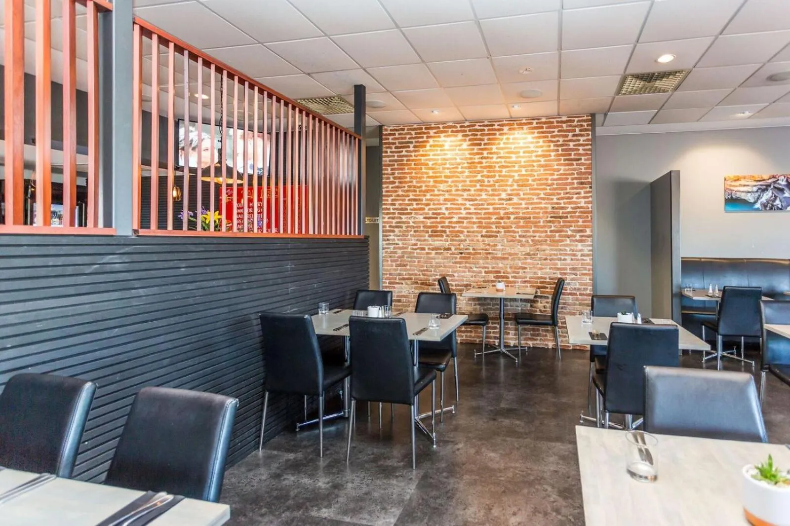 Restaurant/places to eat in Country Comfort Perth