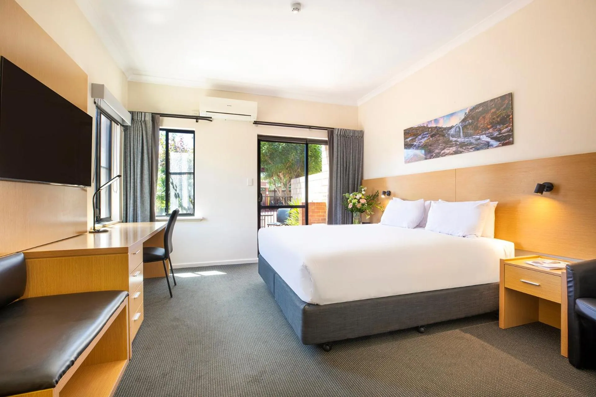 Bedroom, Bed in Country Comfort Perth