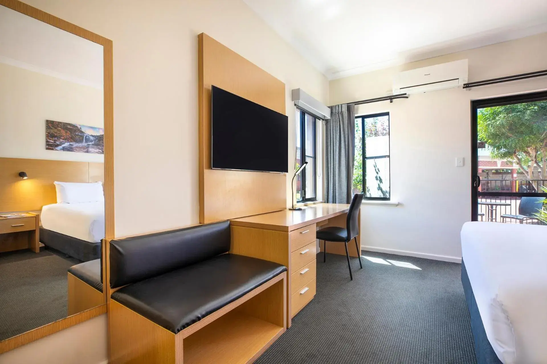 Bedroom, Bed in Country Comfort Perth Bedroom, Bed in Country Comfort Perth