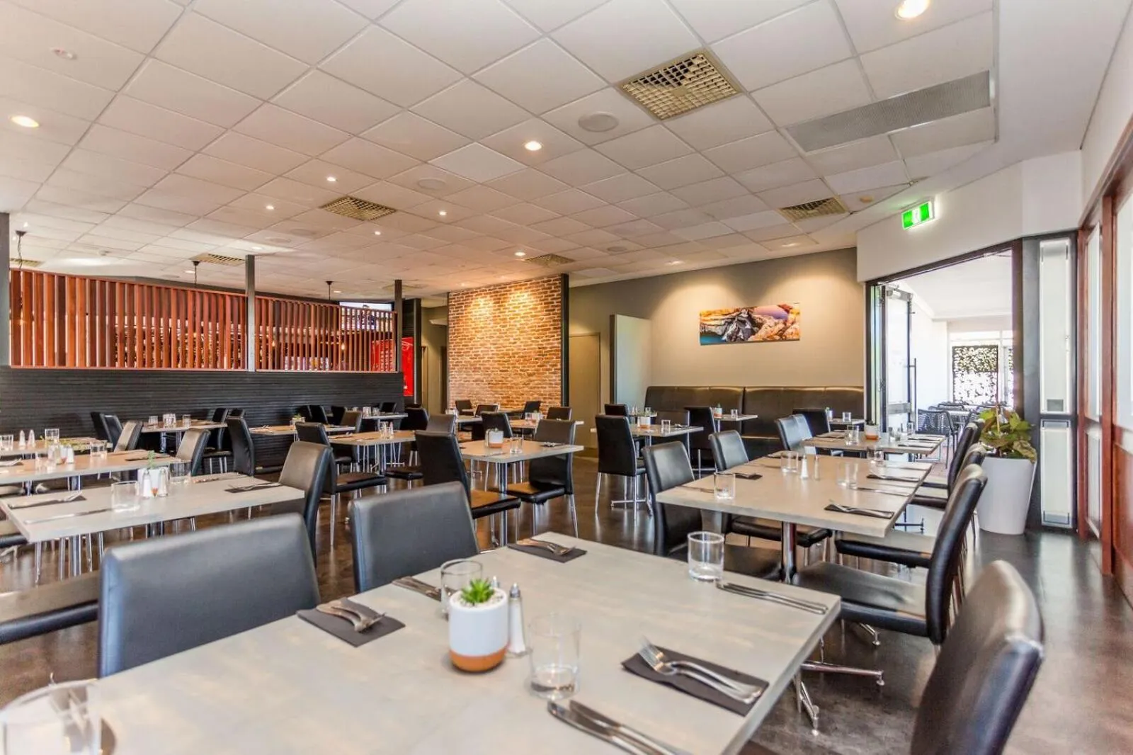 Restaurant/places to eat in Country Comfort Perth