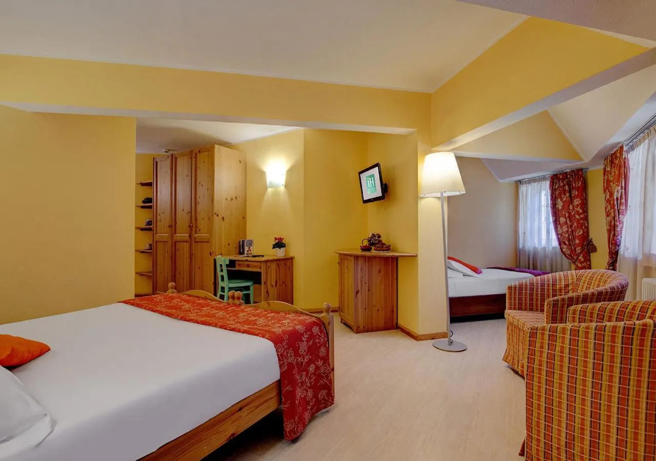 Bed in iH Hotels Courmayeur Mont Blanc
