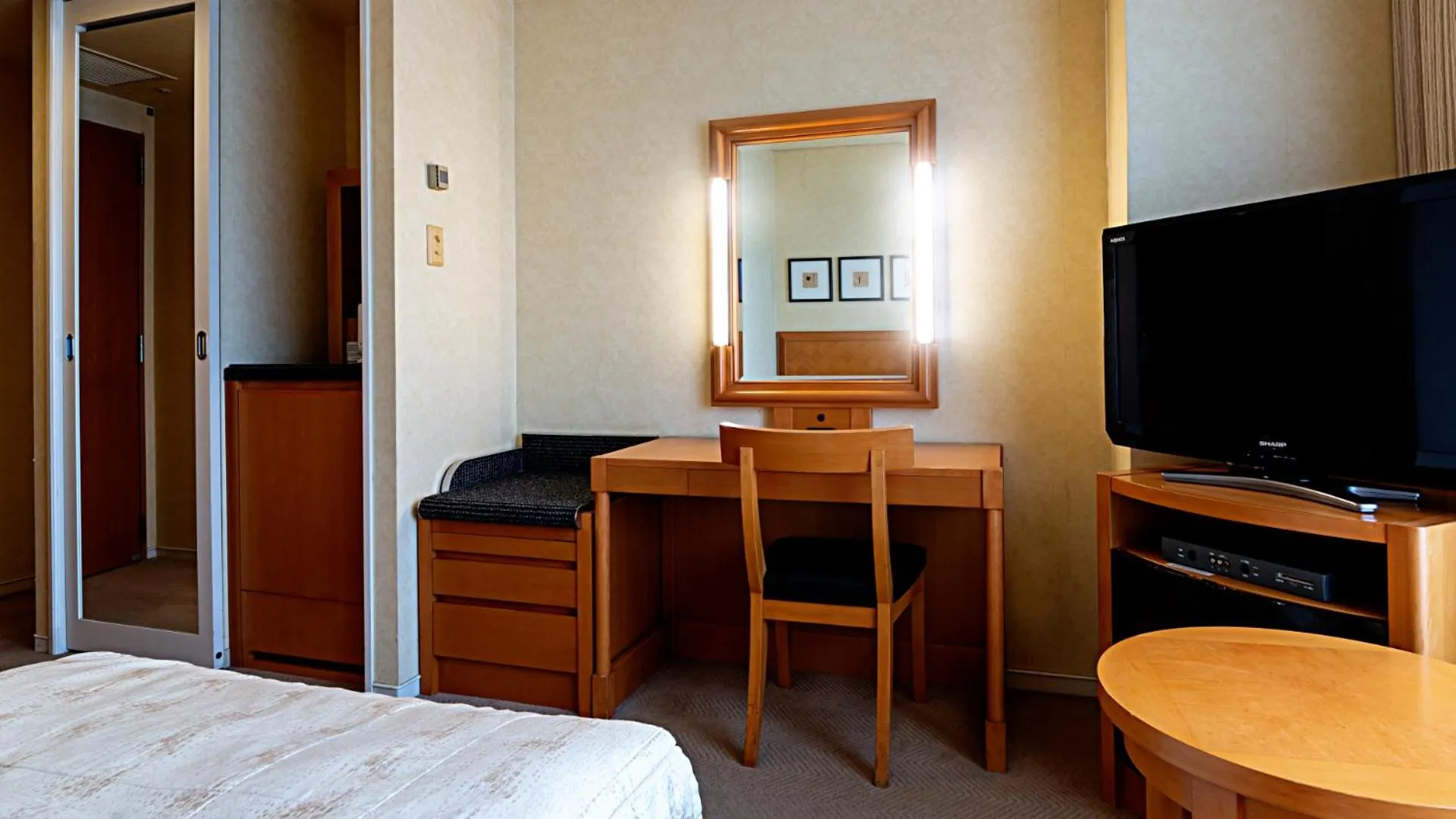 Photo of the whole room, TV/Entertainment Center in Hotel Nikko Kochi Asahi Royal