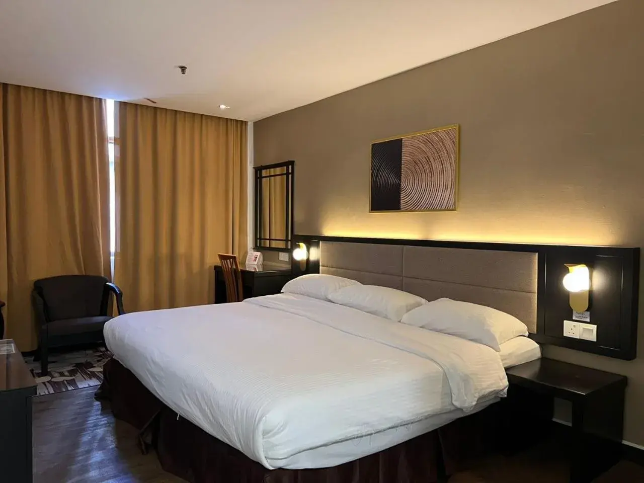 Deluxe Double Room (2 Adults + 1 Child) in Remington Hotel Deluxe Double Room (2 Adults + 1 Child) in Remington Hotel